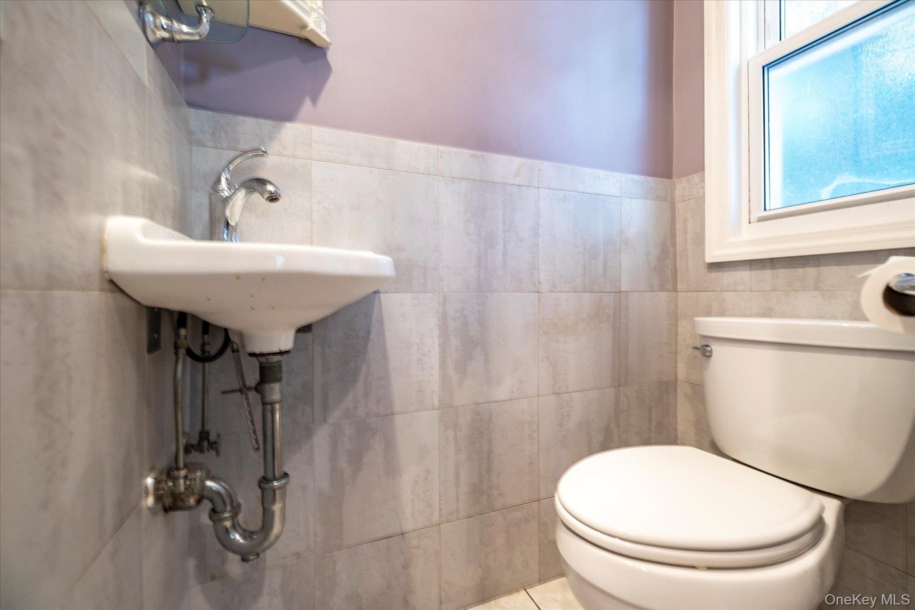 25 Loel Court, Rockville Centre, NY 11570