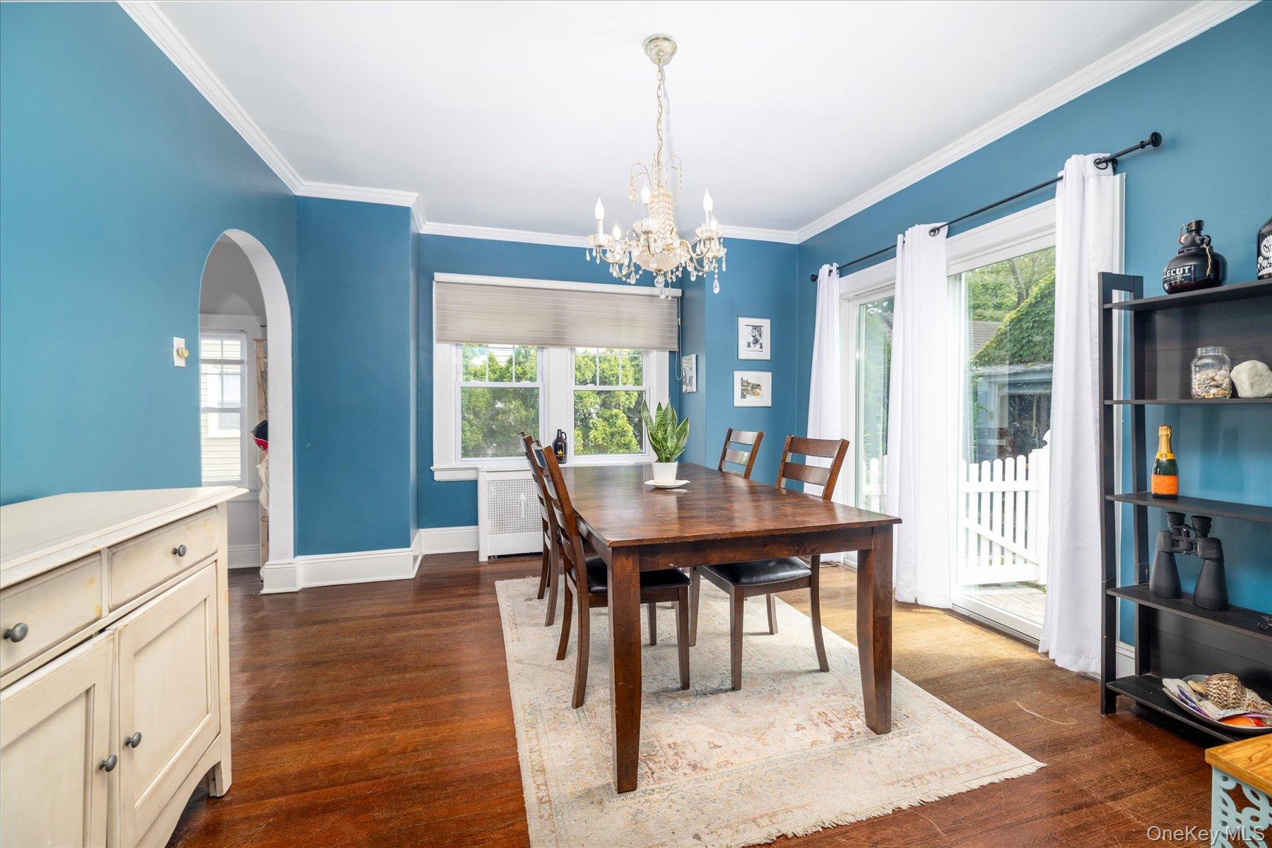 25 Loel Court, Rockville Centre, NY 11570