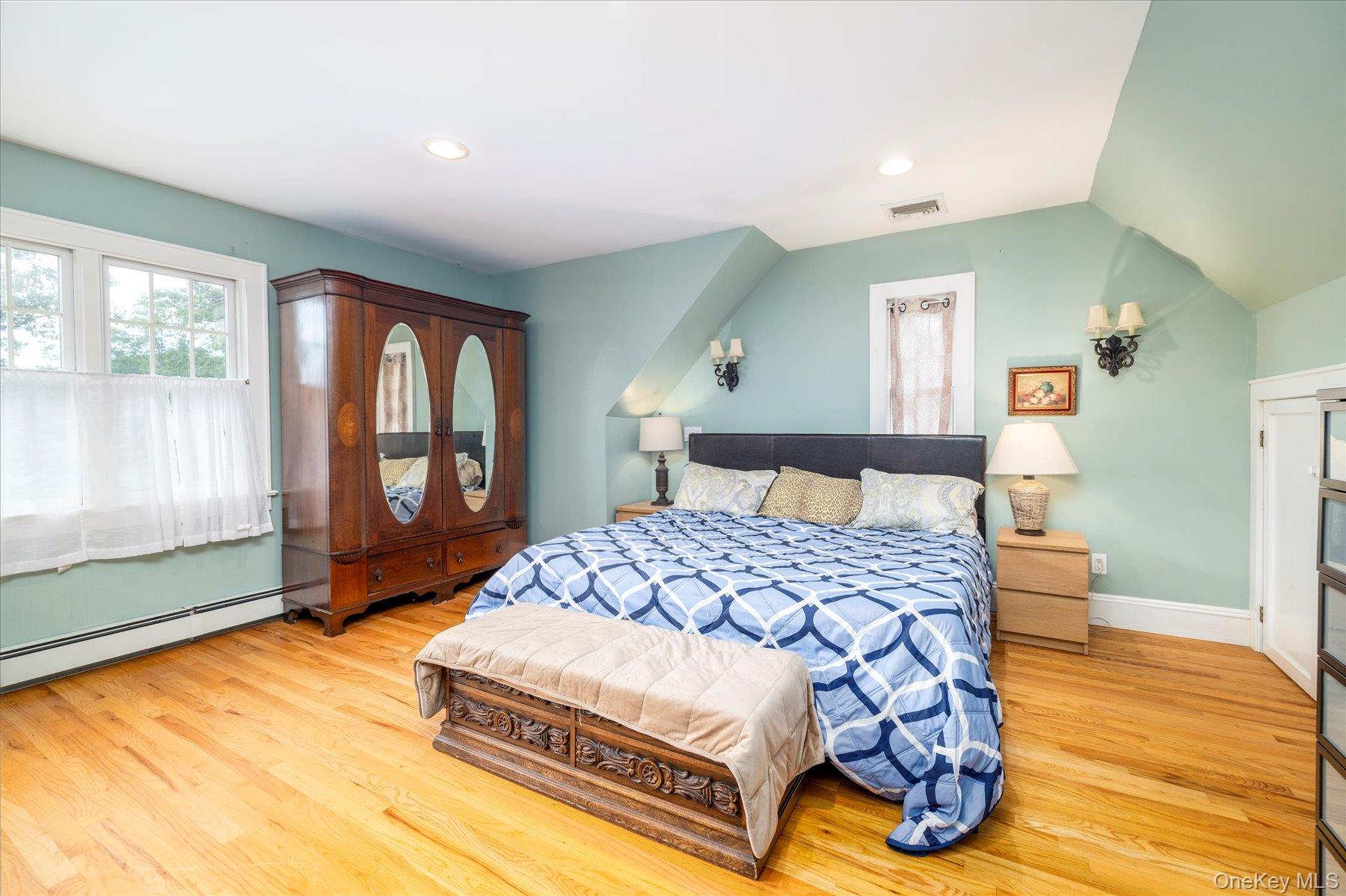 25 Loel Court, Rockville Centre, NY 11570