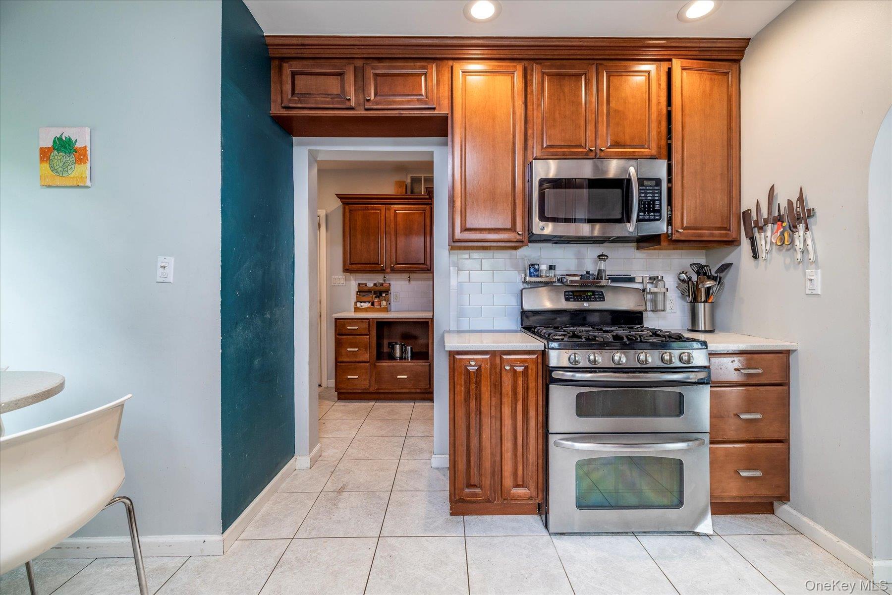 25 Loel Court, Rockville Centre, NY 11570