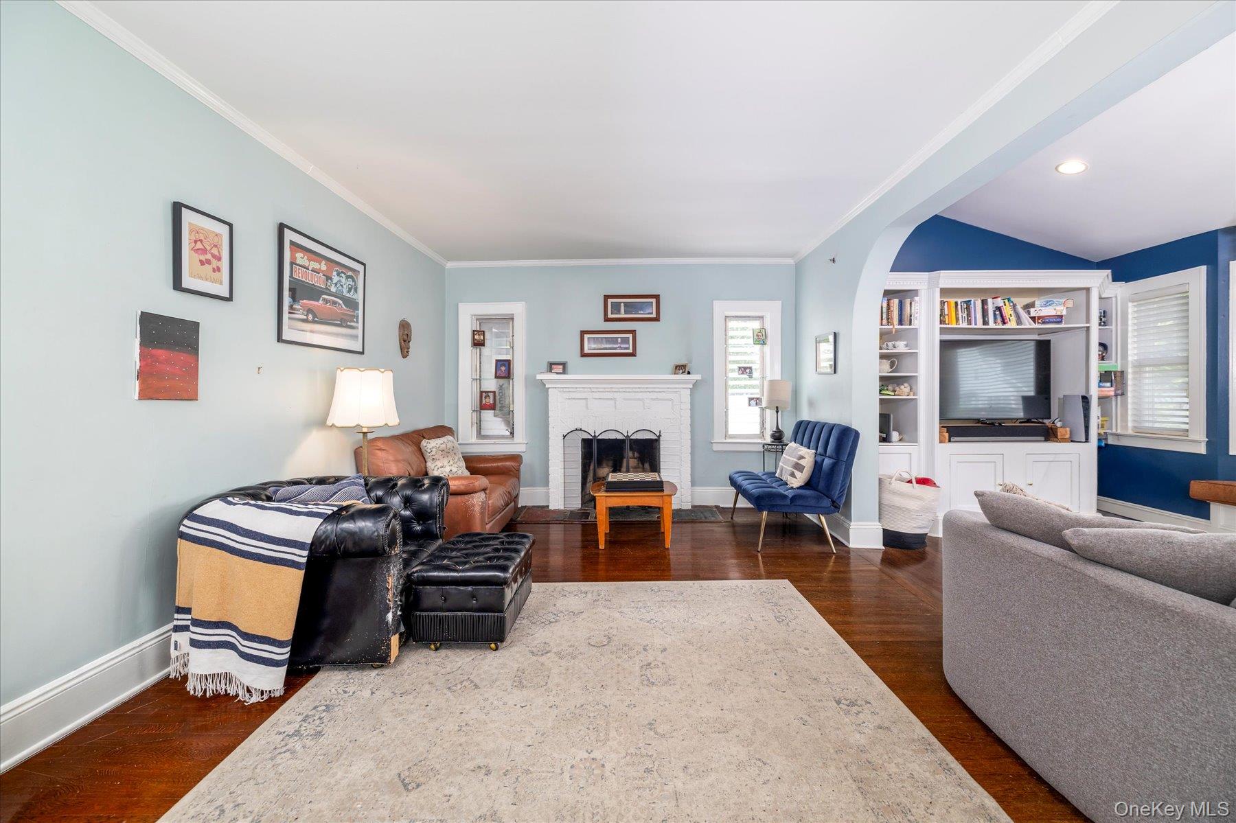 25 Loel Court, Rockville Centre, NY 11570