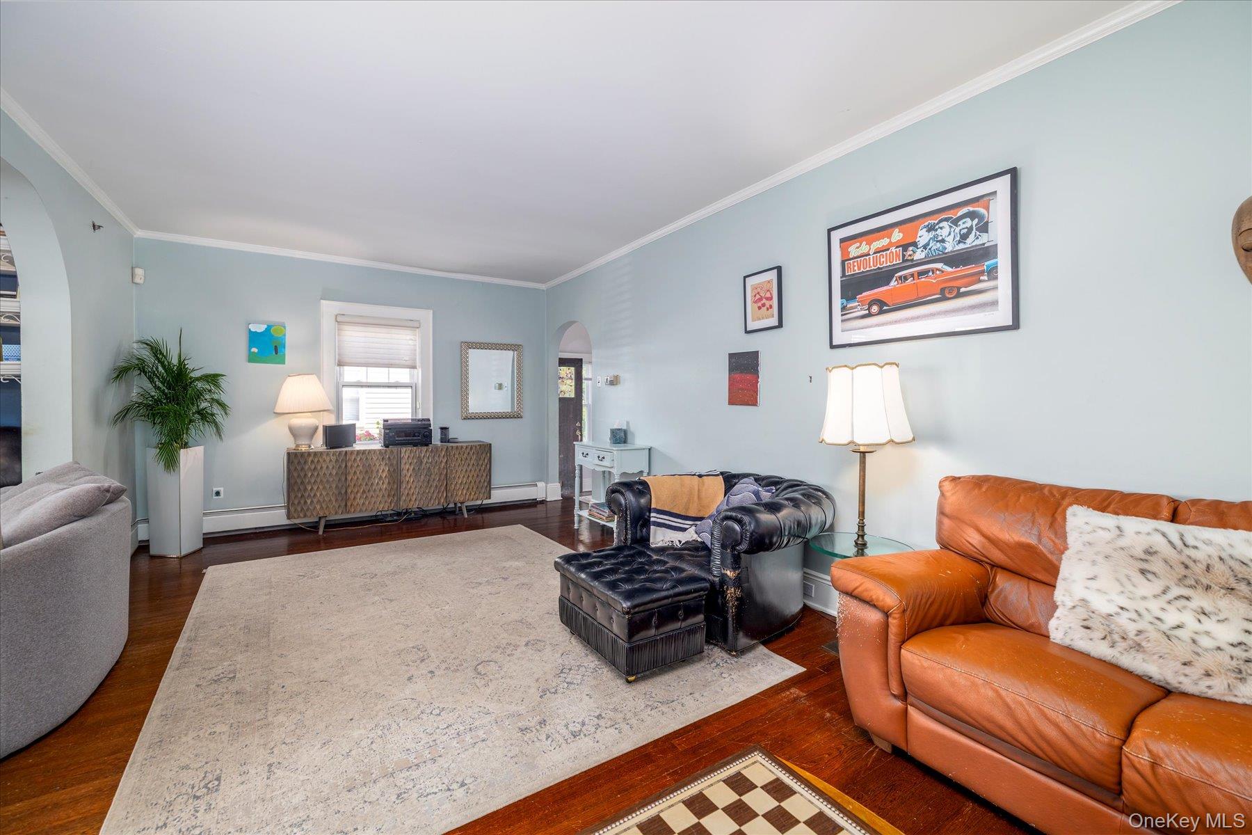 25 Loel Court, Rockville Centre, NY 11570