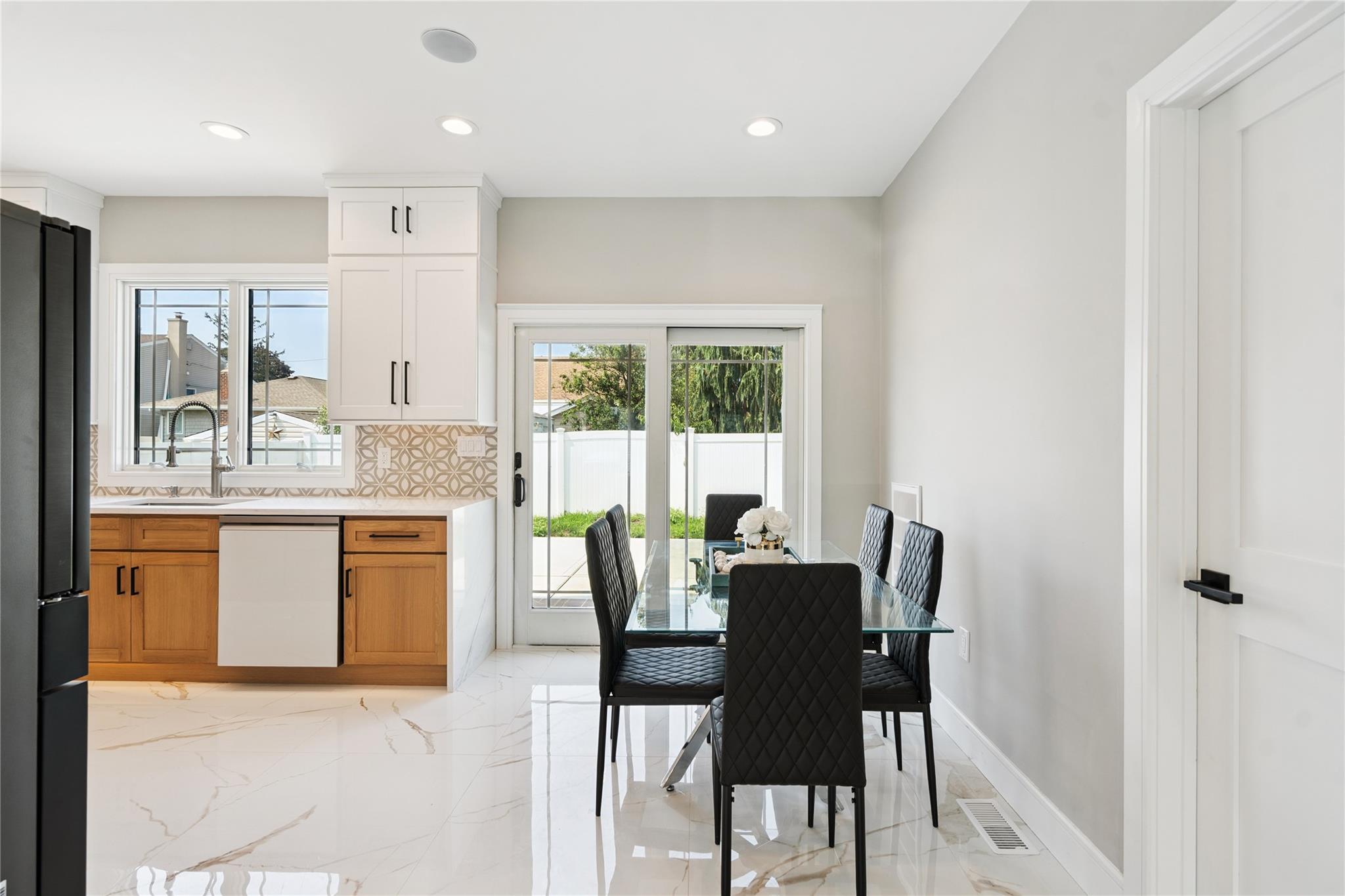 10 Locust Street, Hicksville, NY 11801