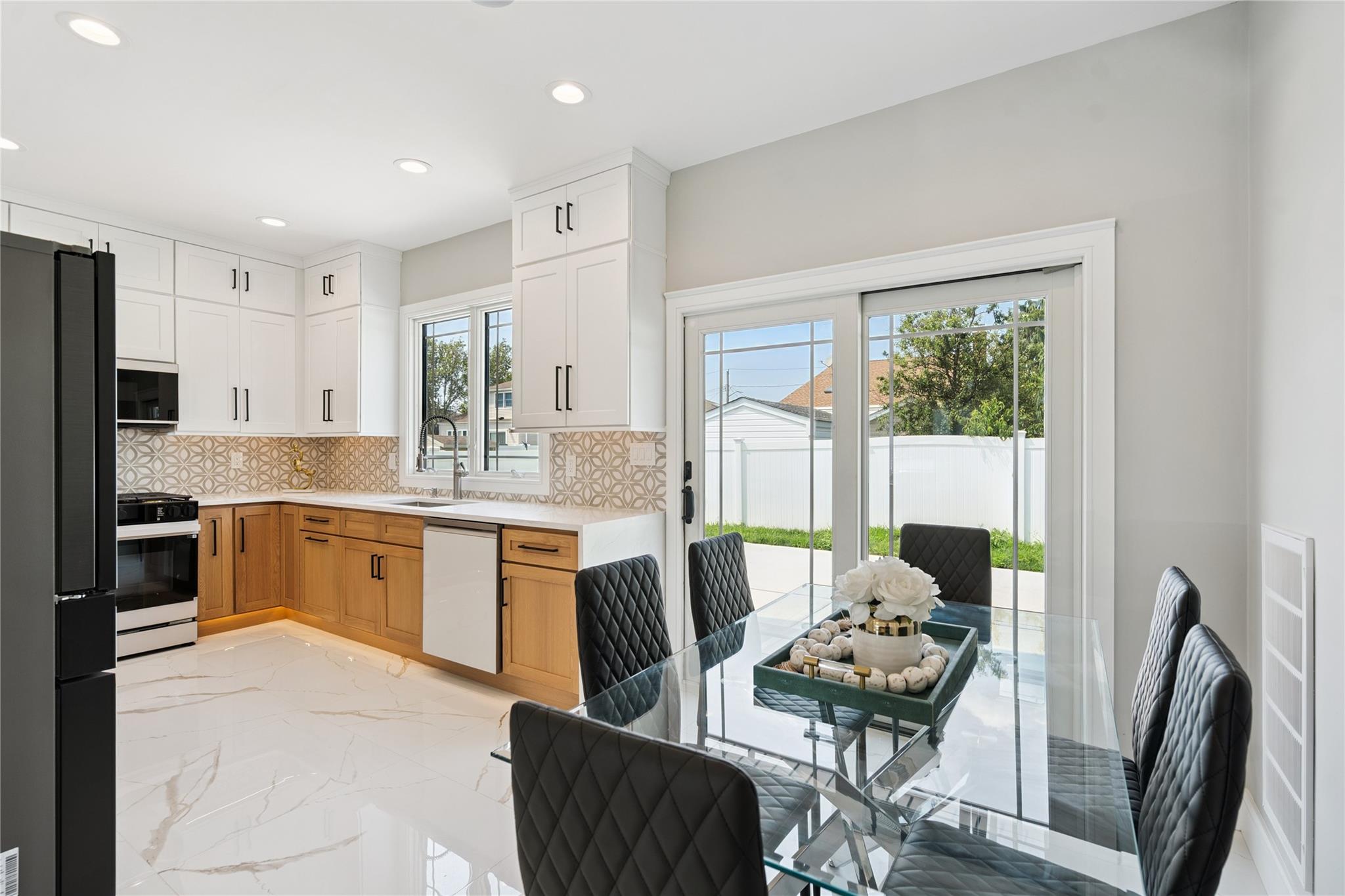 10 Locust Street, Hicksville, NY 11801