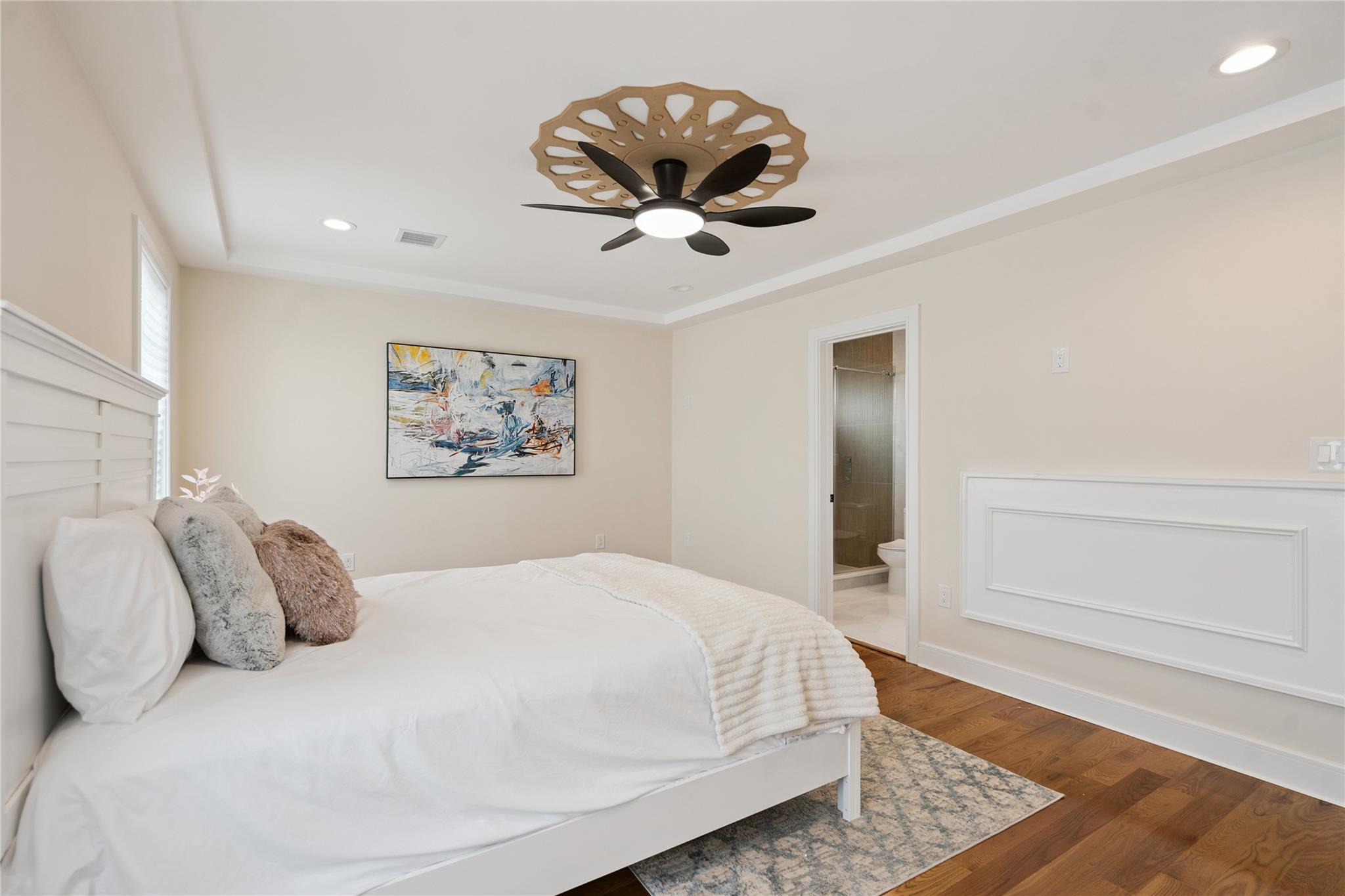 10 Locust Street, Hicksville, NY 11801