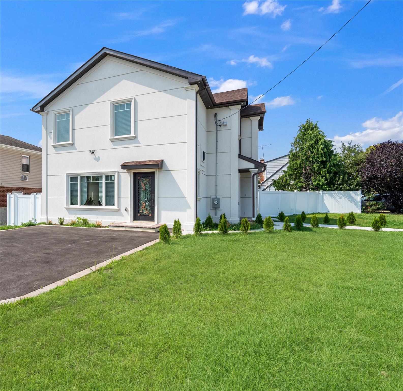 10 Locust Street, Hicksville, NY 11801