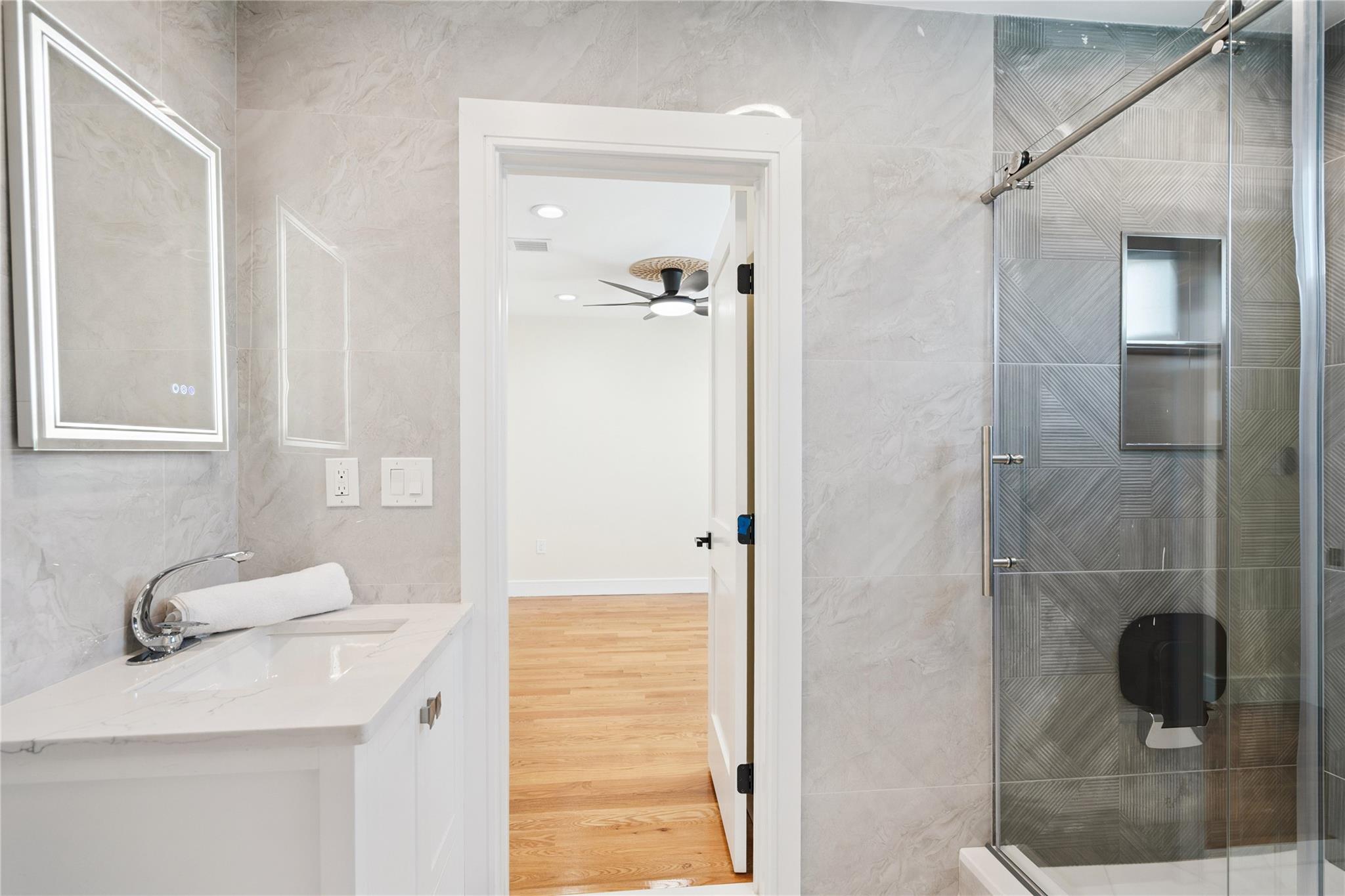 10 Locust Street, Hicksville, NY 11801