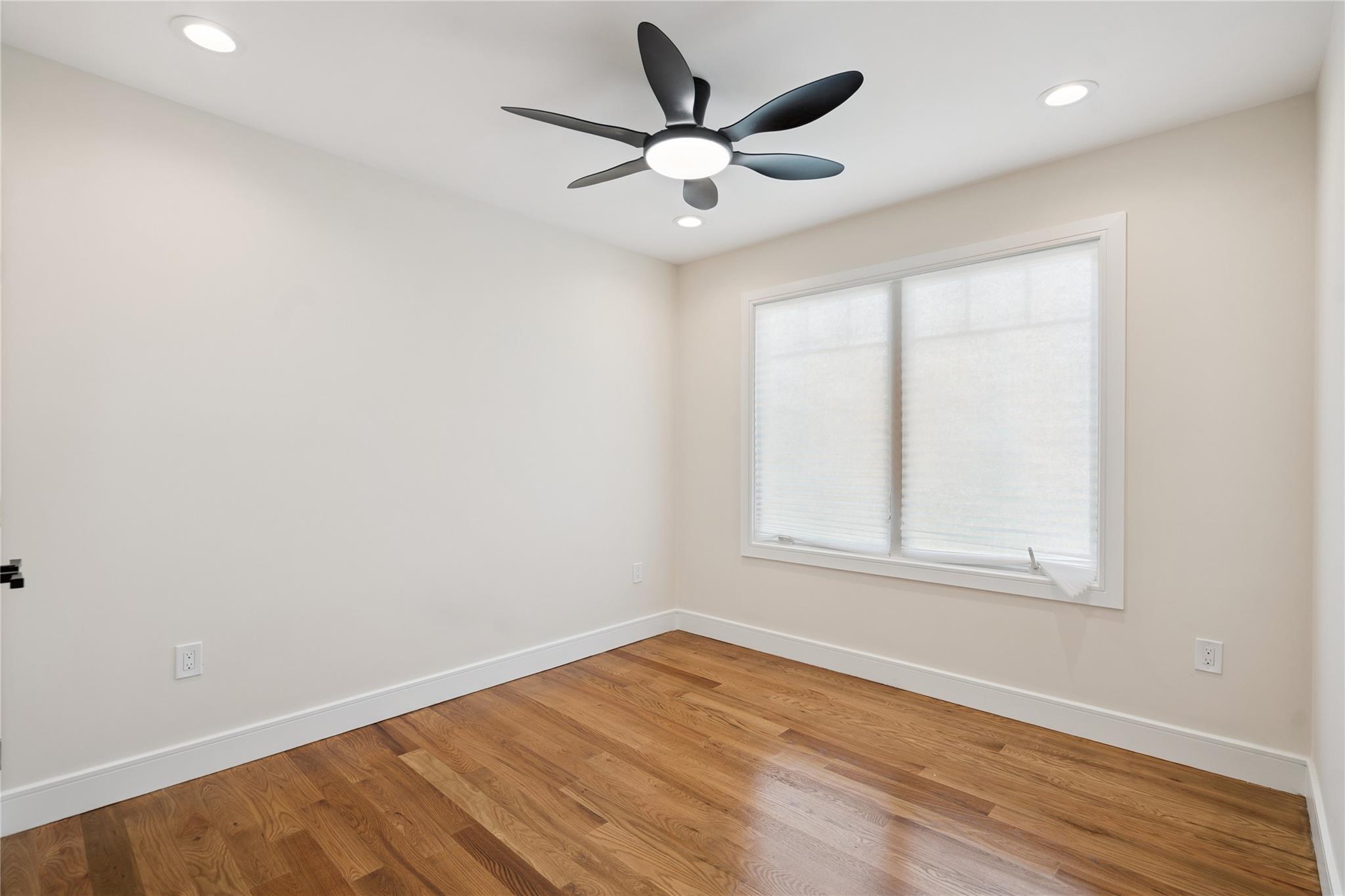 10 Locust Street, Hicksville, NY 11801