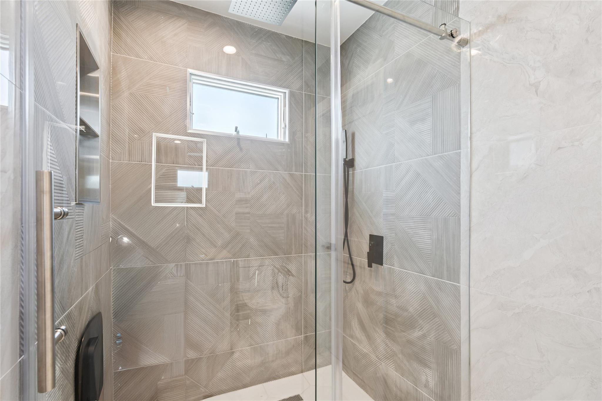 10 Locust Street, Hicksville, NY 11801