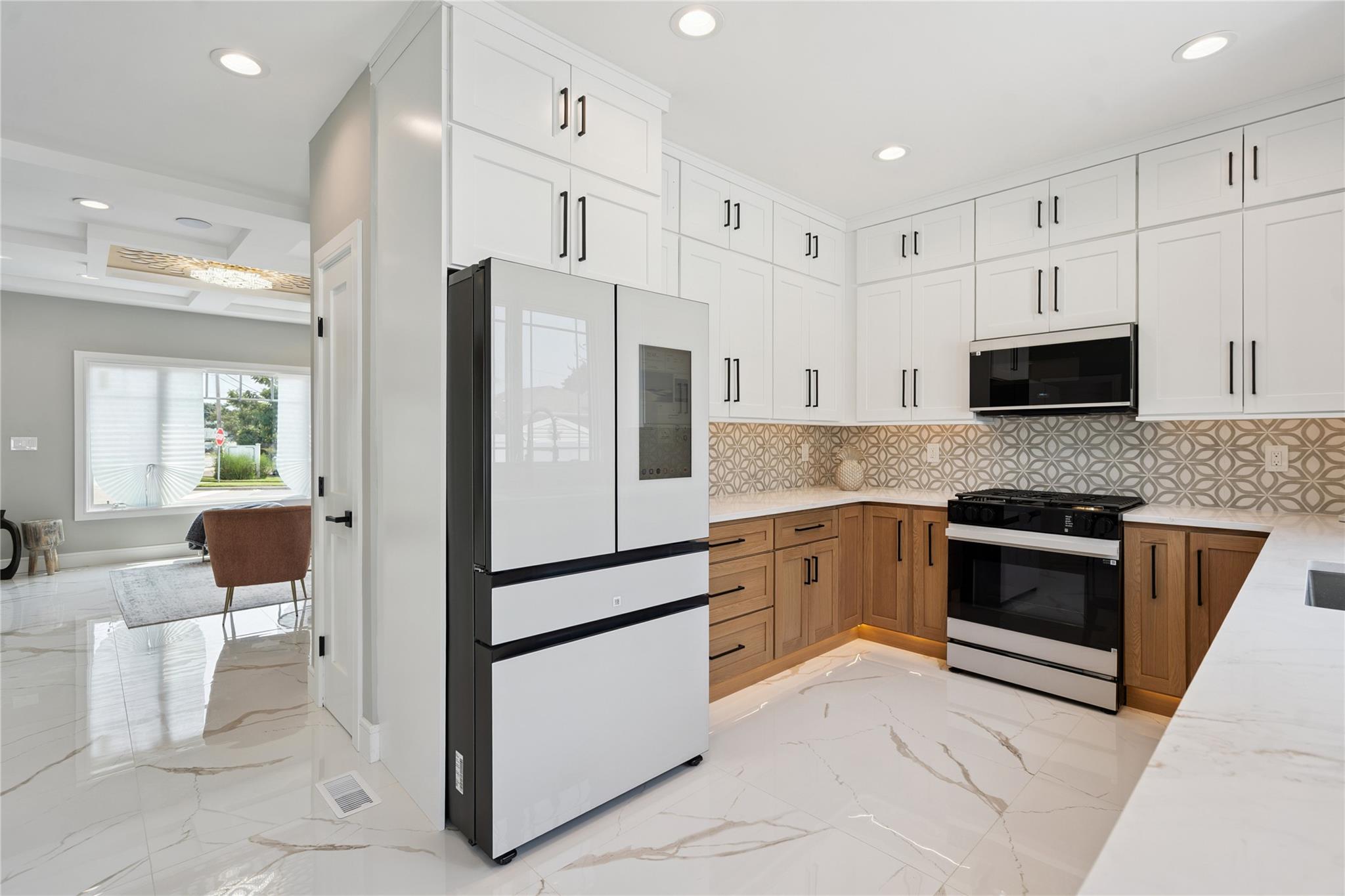 10 Locust Street, Hicksville, NY 11801