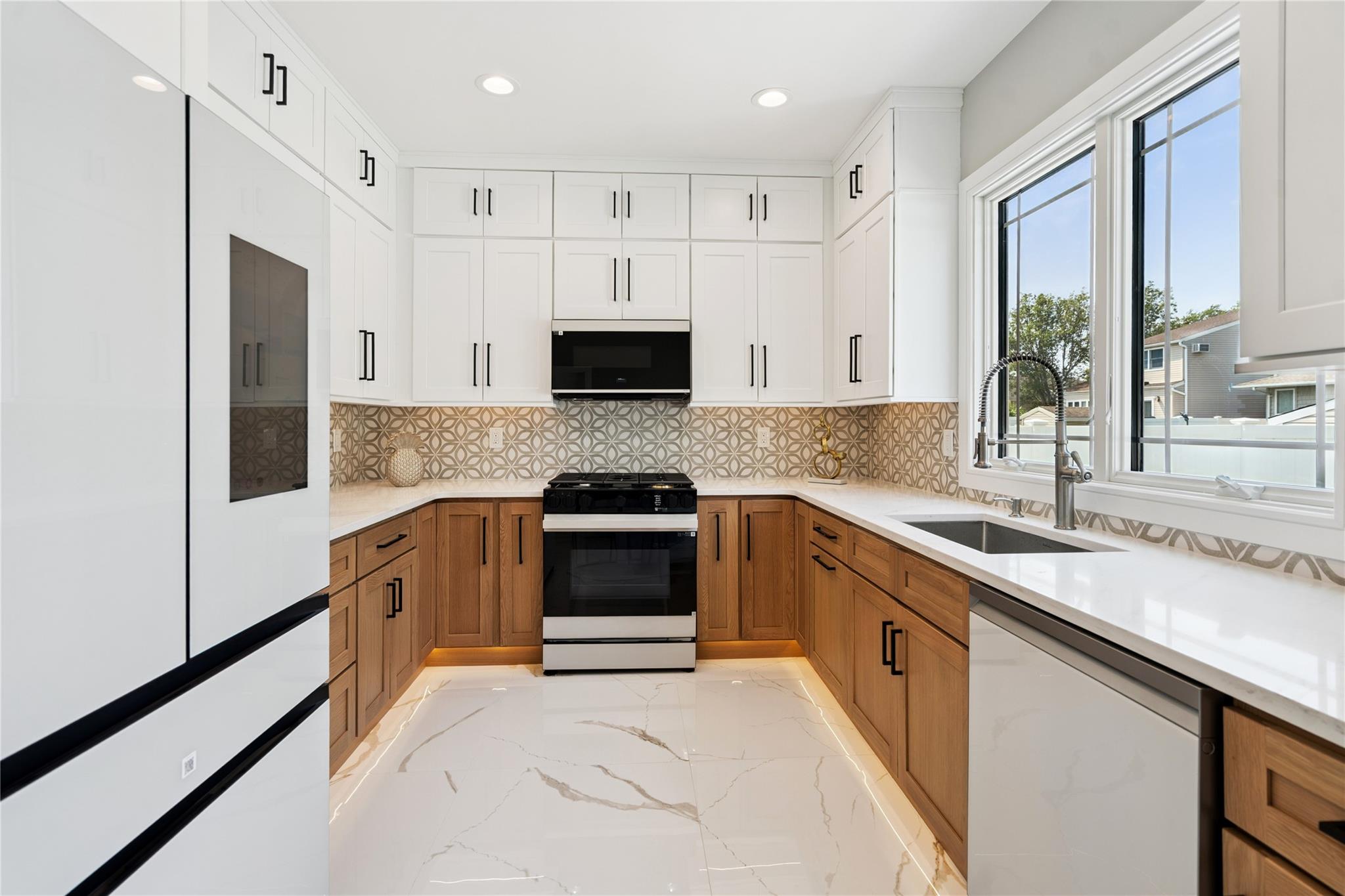 10 Locust Street, Hicksville, NY 11801