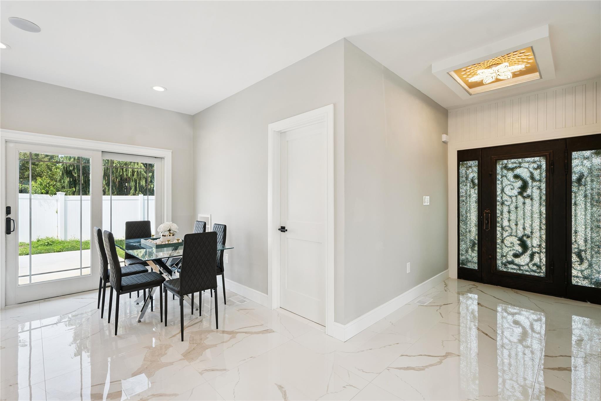 10 Locust Street, Hicksville, NY 11801