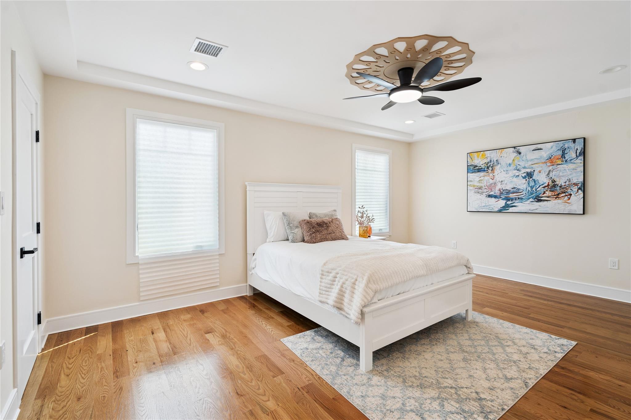 10 Locust Street, Hicksville, NY 11801