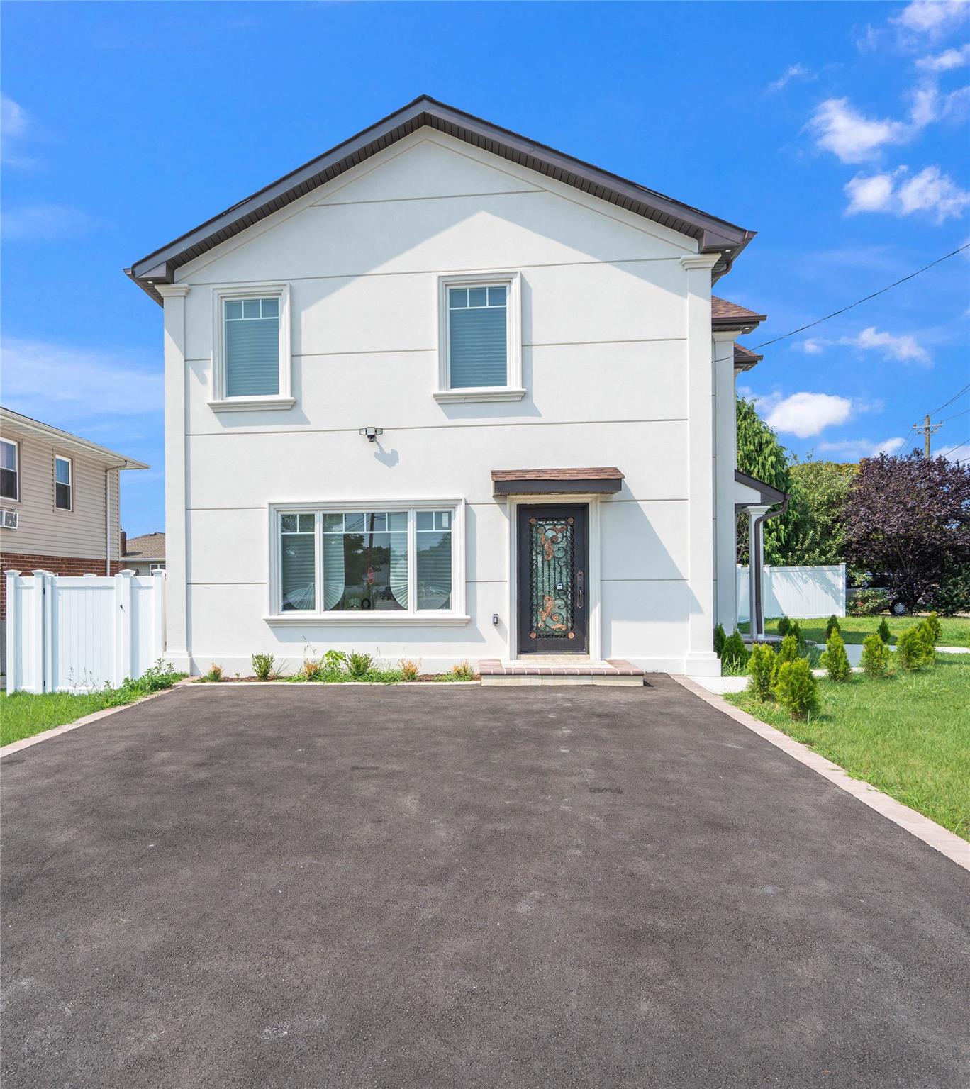 10 Locust Street, Hicksville, NY 11801