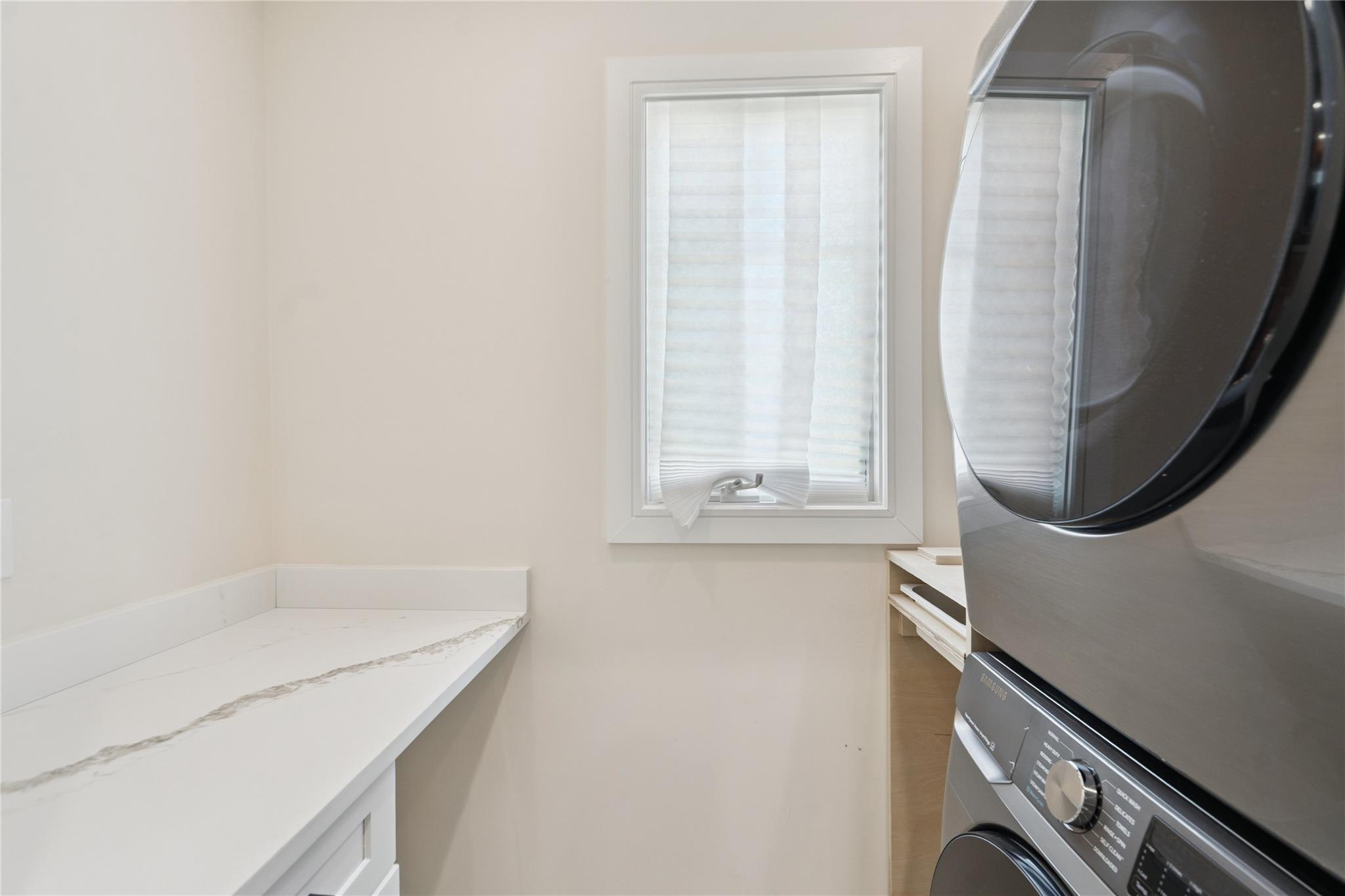 10 Locust Street, Hicksville, NY 11801