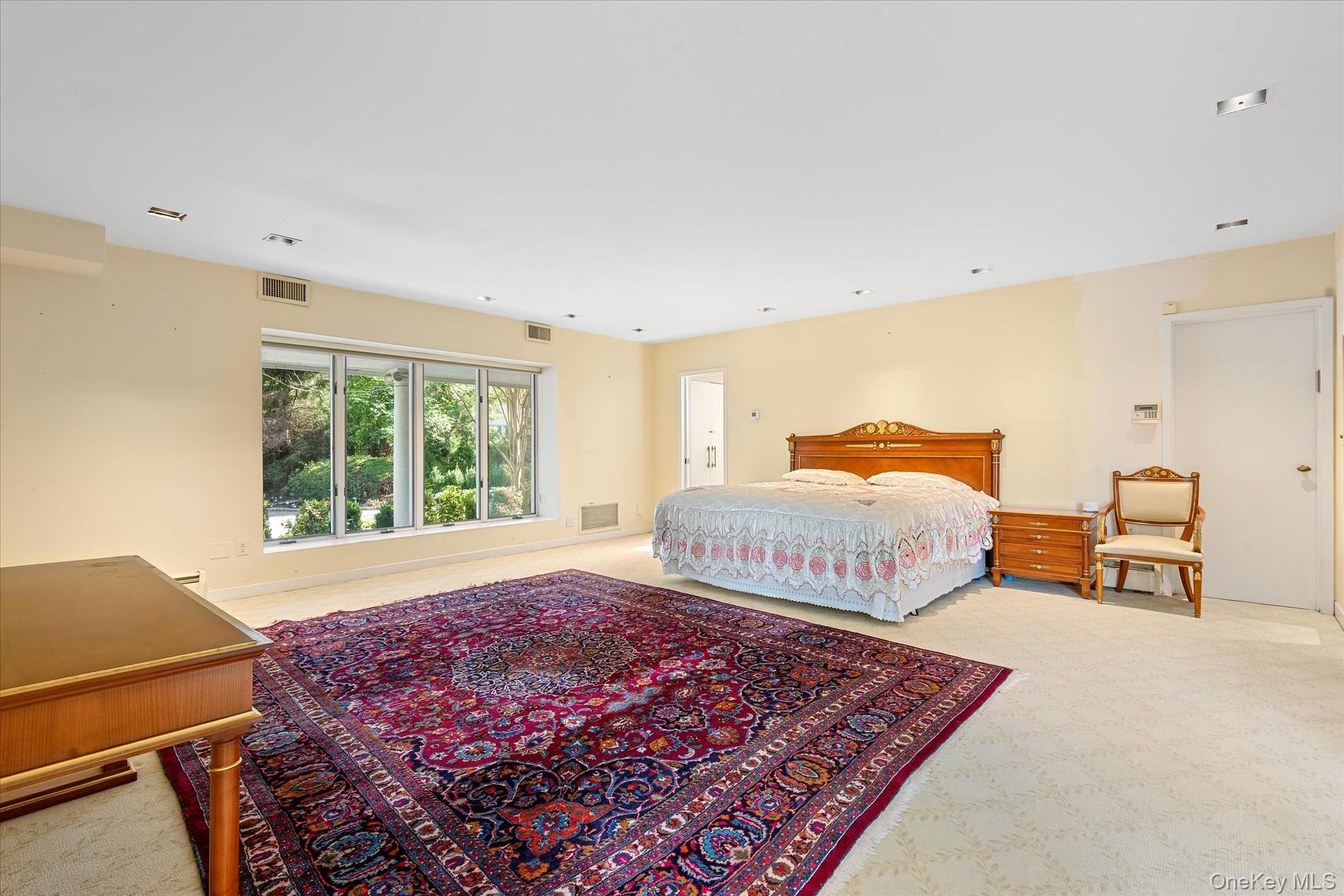 512 E Shore Road, Great Neck, NY 11024