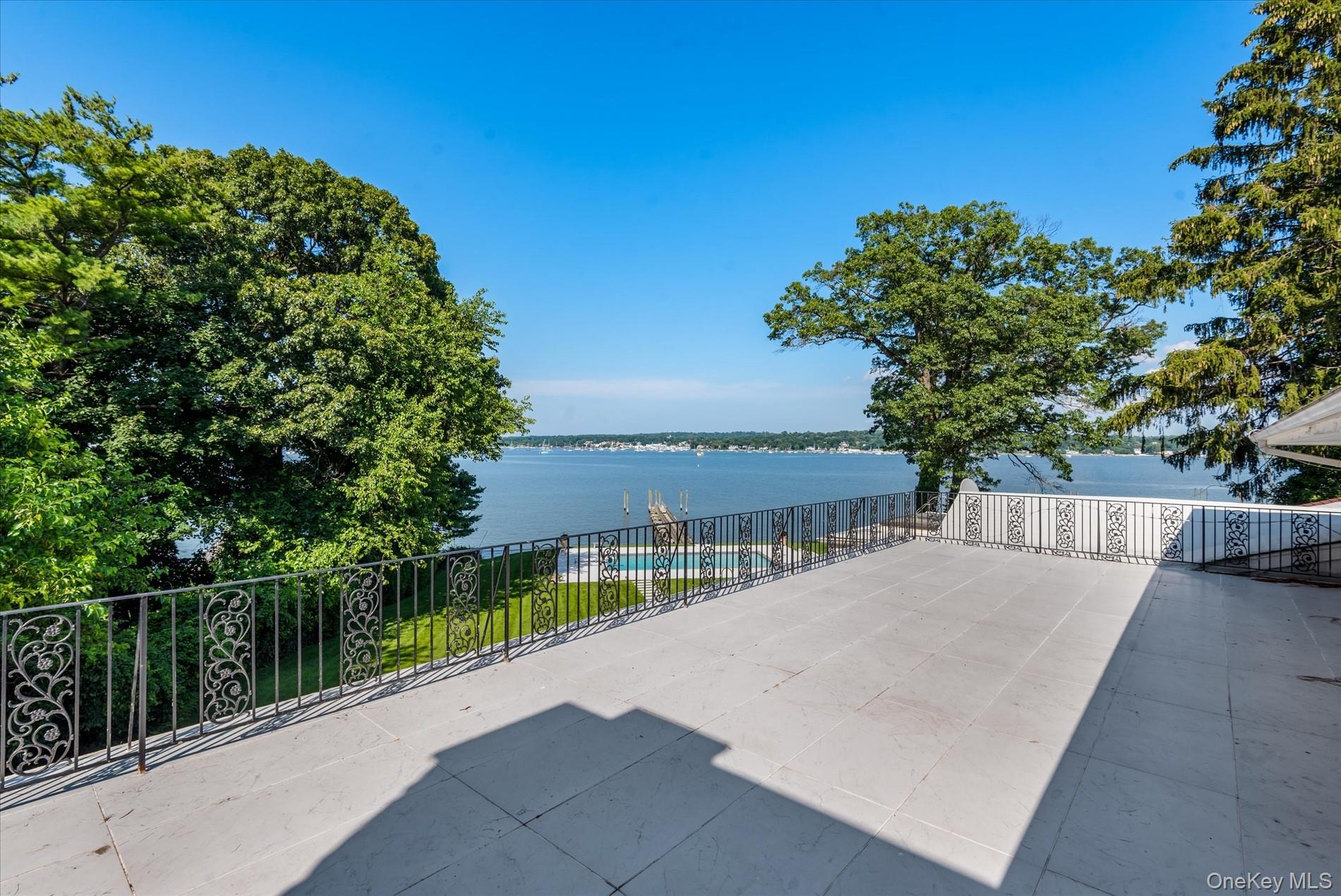 512 E Shore Road, Great Neck, NY 11024