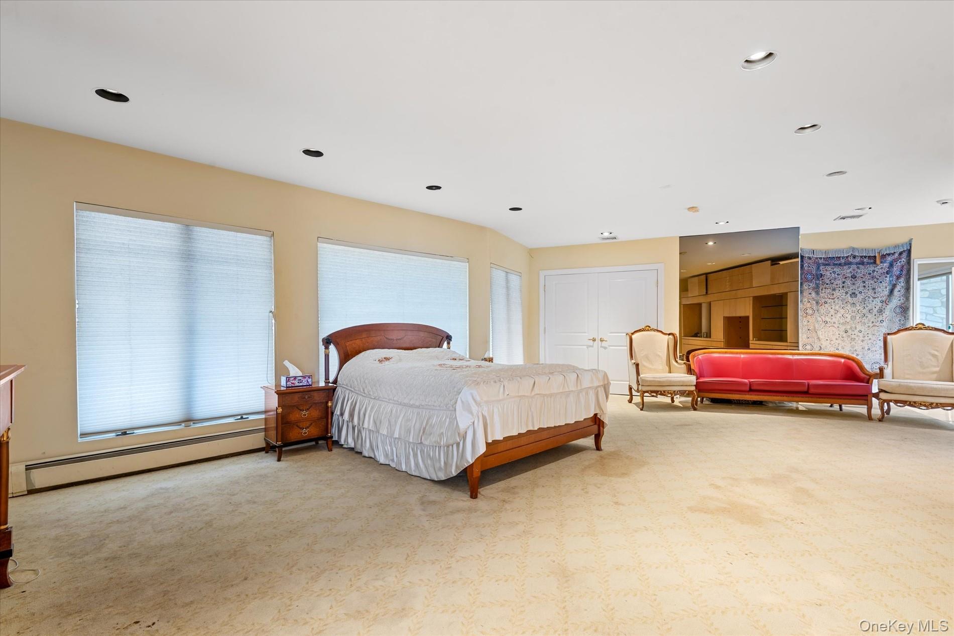 512 E Shore Road, Great Neck, NY 11024