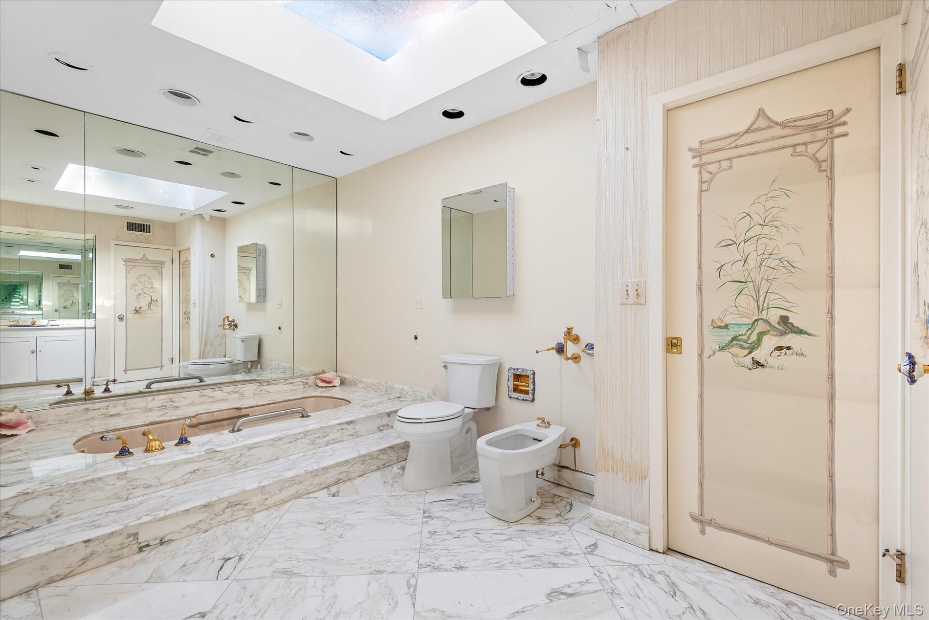 512 E Shore Road, Great Neck, NY 11024