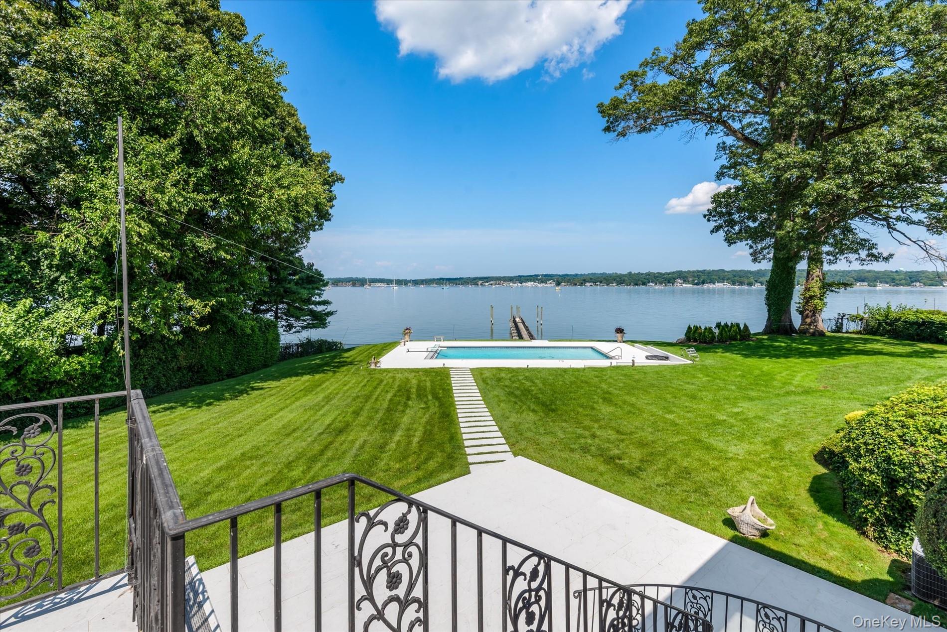 512 E Shore Road, Great Neck, NY 11024