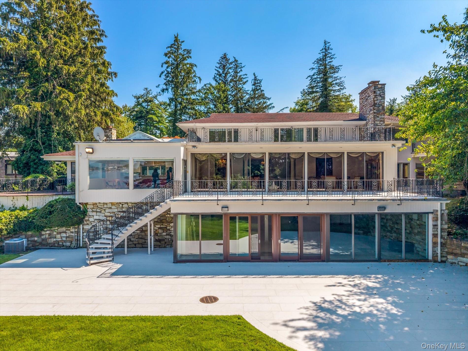 512 E Shore Road, Great Neck, NY 11024