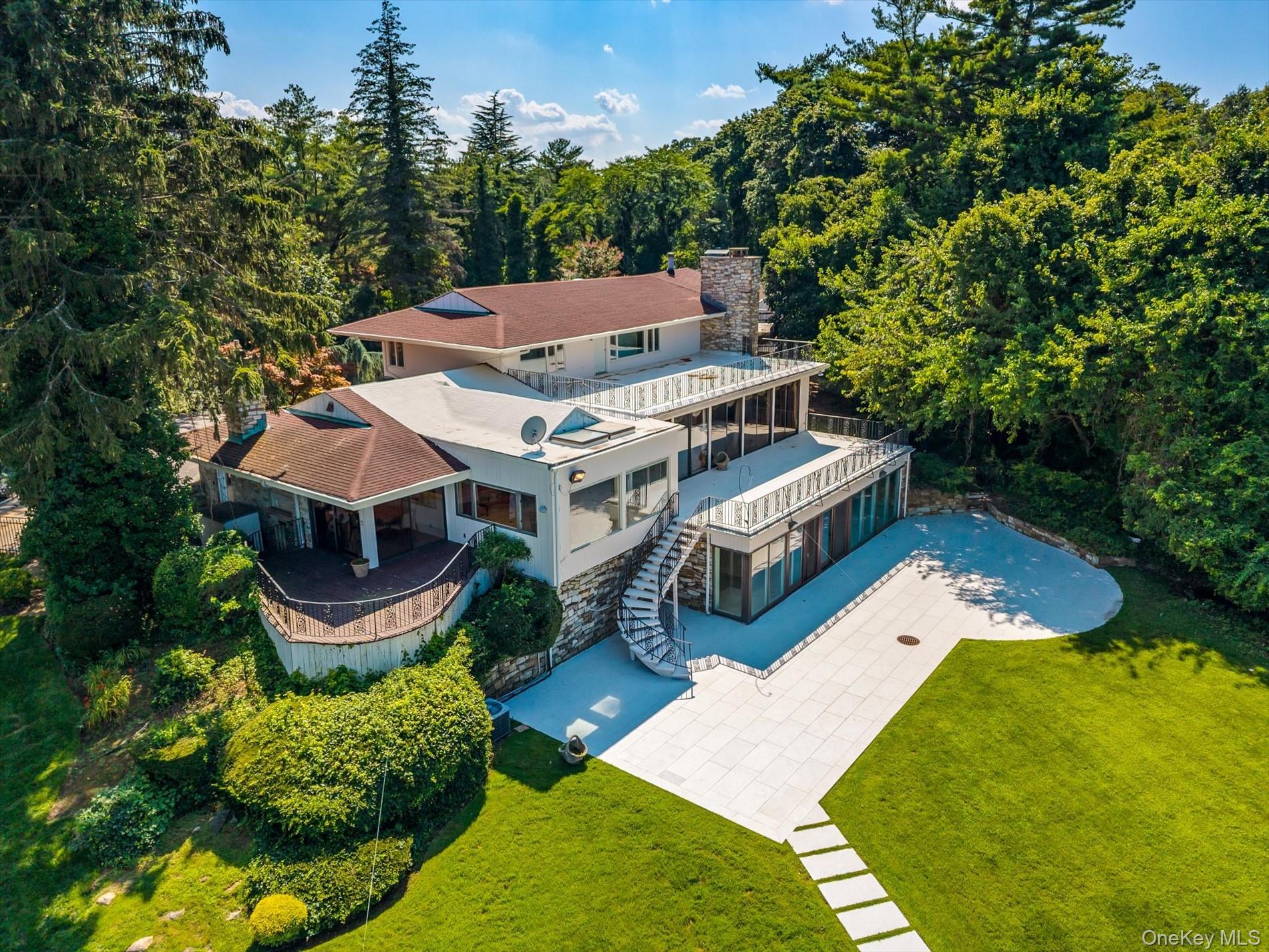 512 E Shore Road, Great Neck, NY 11024