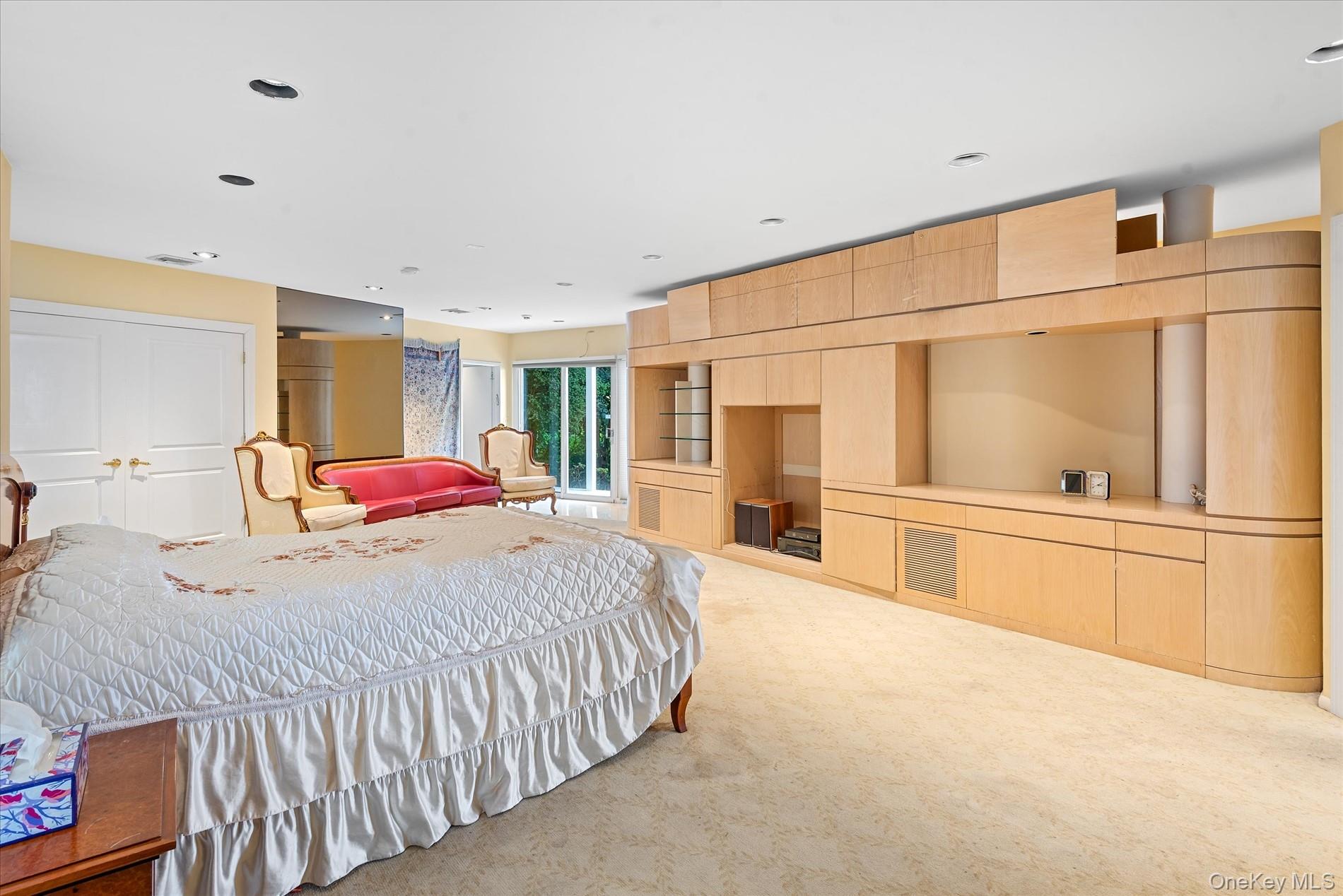 512 E Shore Road, Great Neck, NY 11024