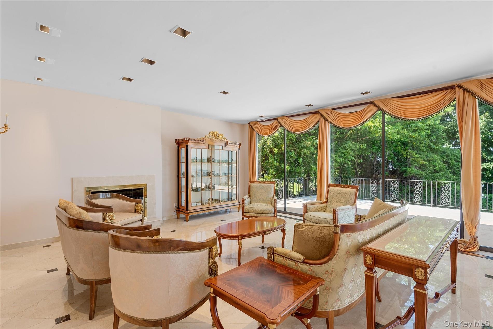 512 E Shore Road, Great Neck, NY 11024