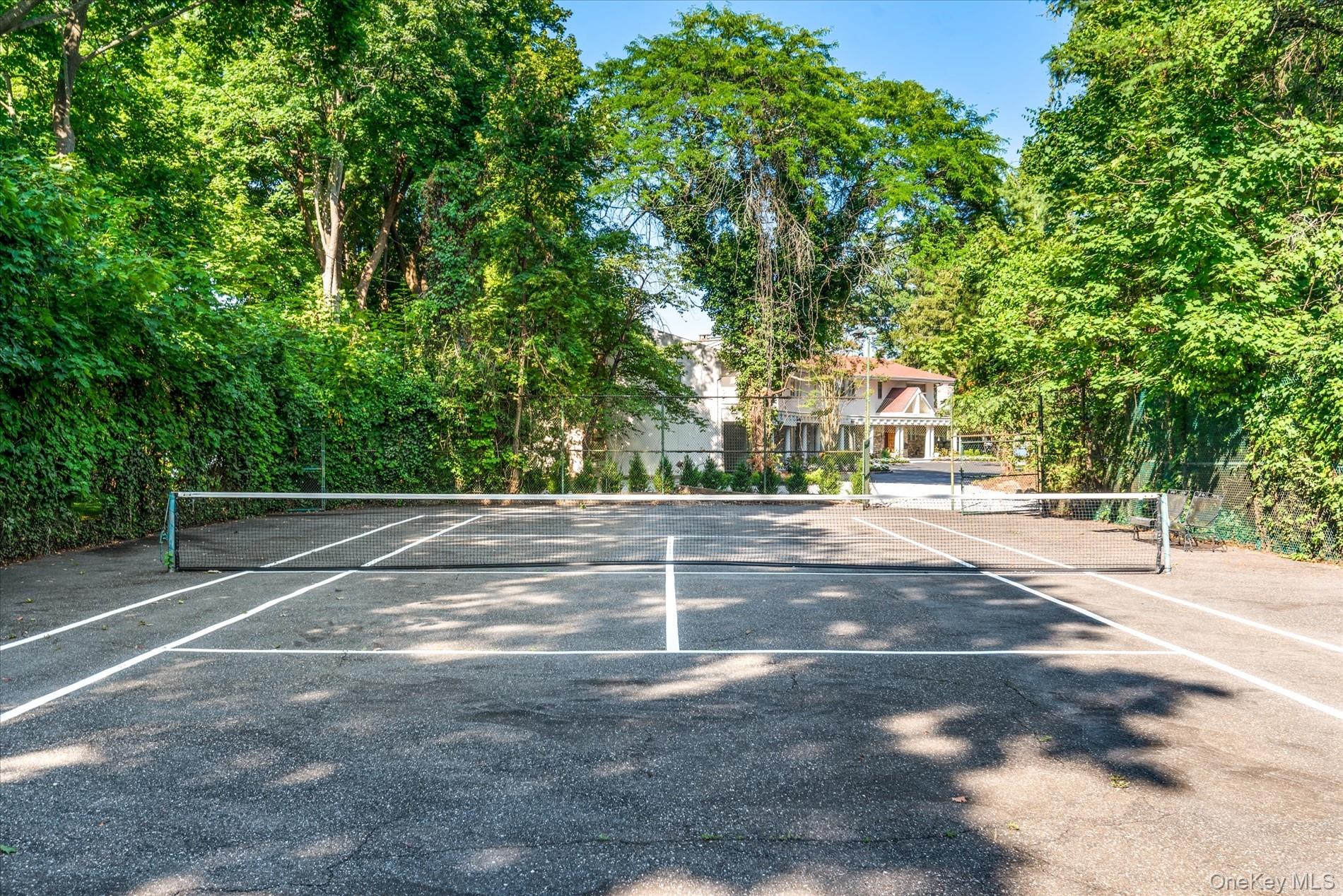 512 E Shore Road, Great Neck, NY 11024