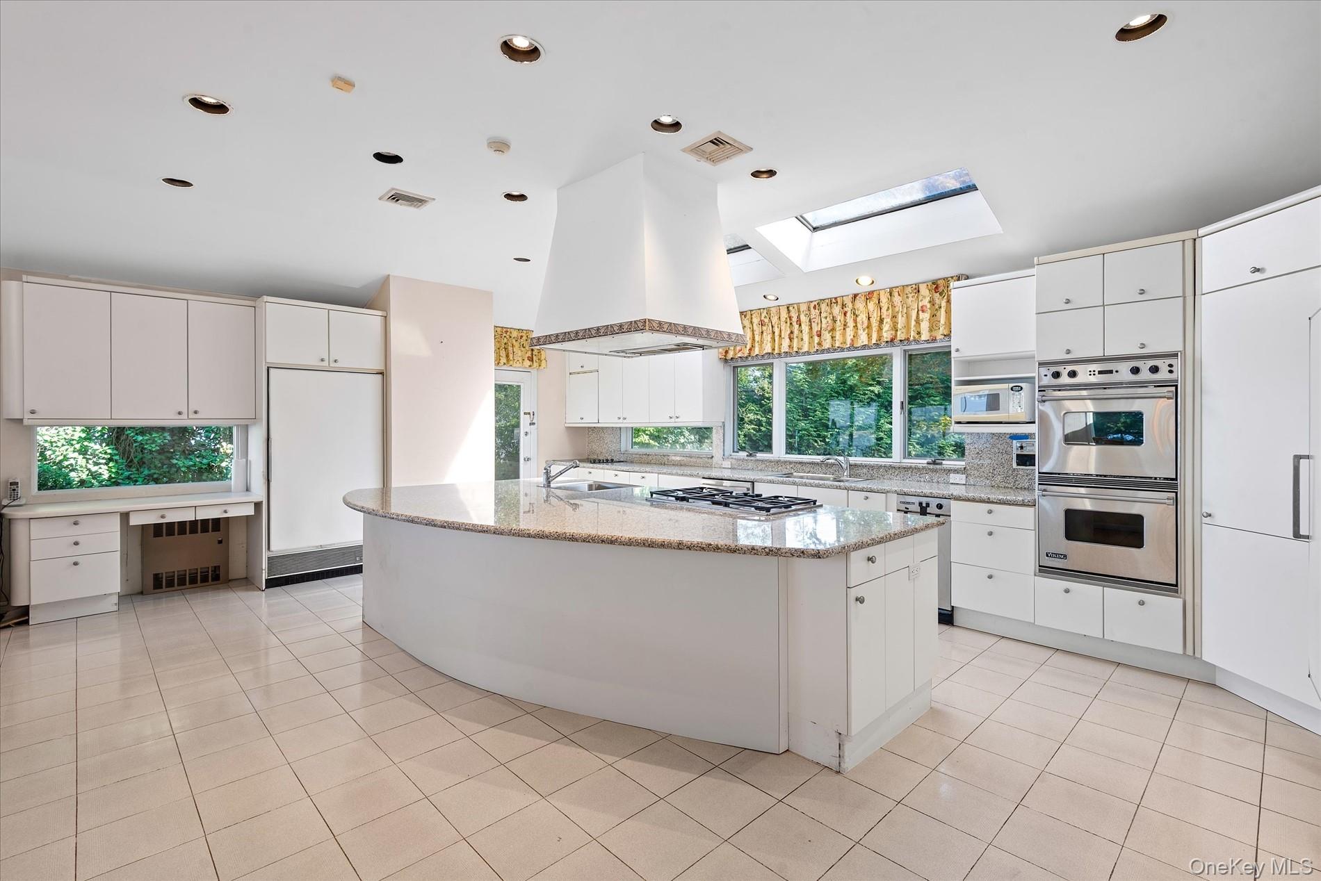 512 E Shore Road, Great Neck, NY 11024