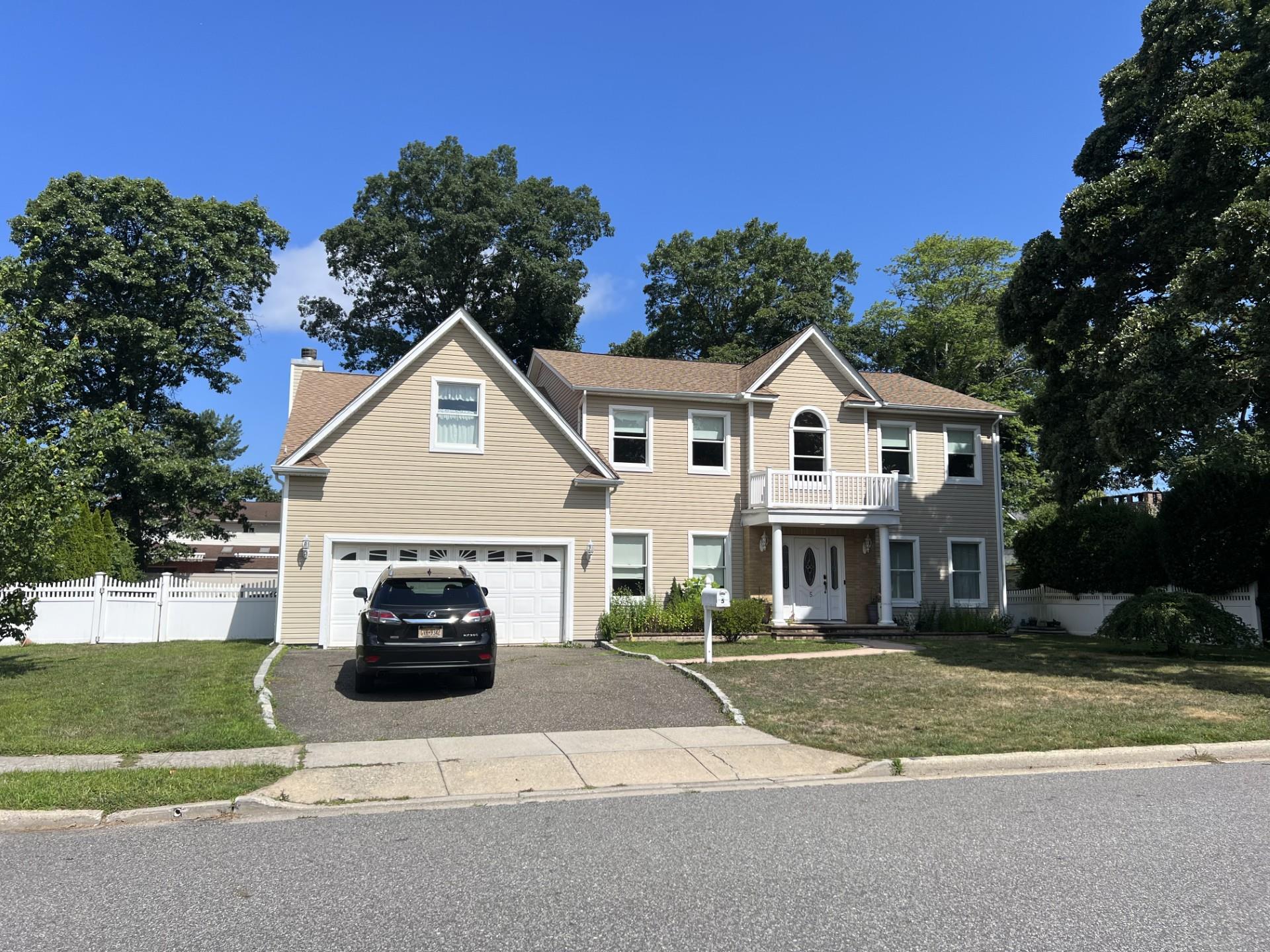 5 Pine Street, Plainview, NY 11803