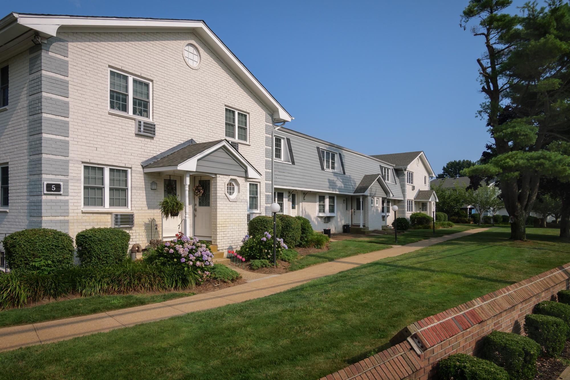 23 Weaver Drive # 13-1A, Massapequa, NY 11758