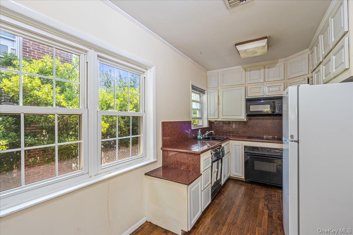 8702 188th Street, Jamaica Estates, NY 11423