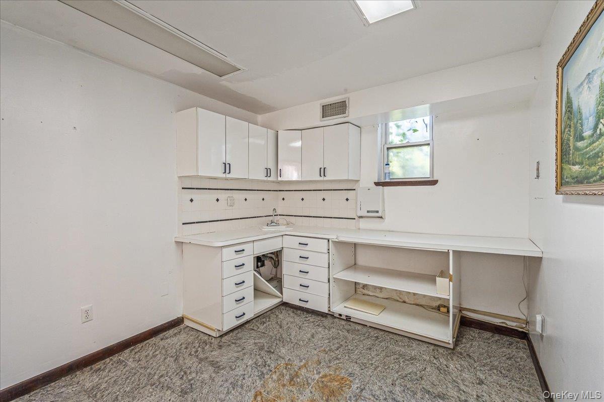 8702 188th Street, Jamaica Estates, NY 11423