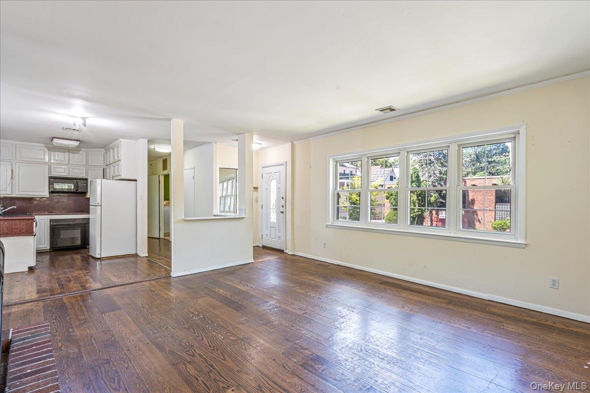 8702 188th Street, Jamaica Estates, NY 11423