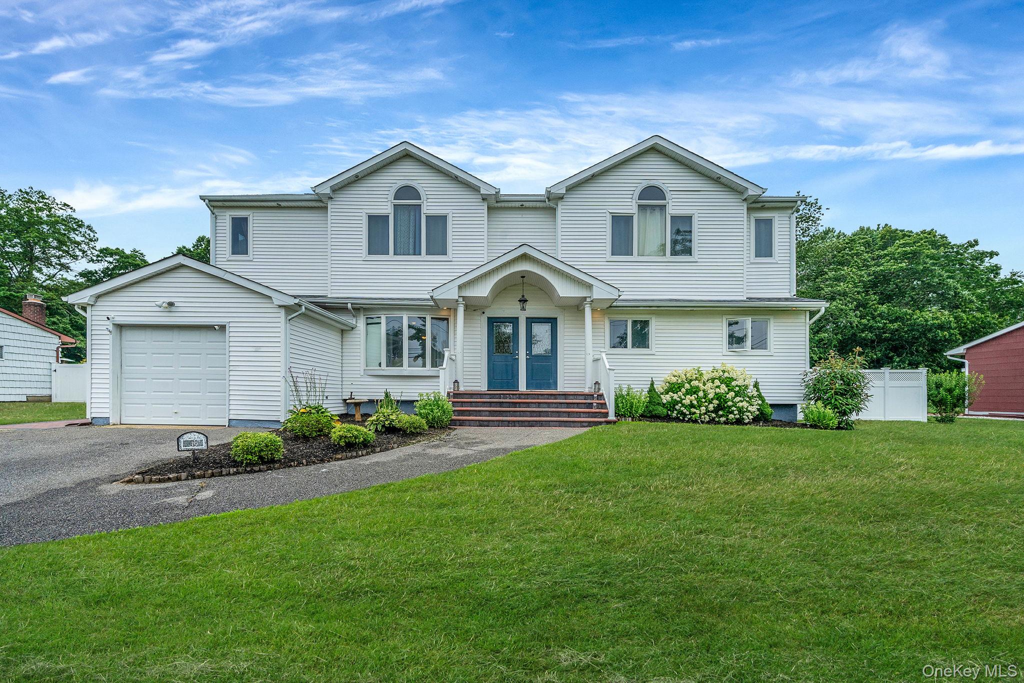 39 Aron Drive, Bohemia, NY 11716