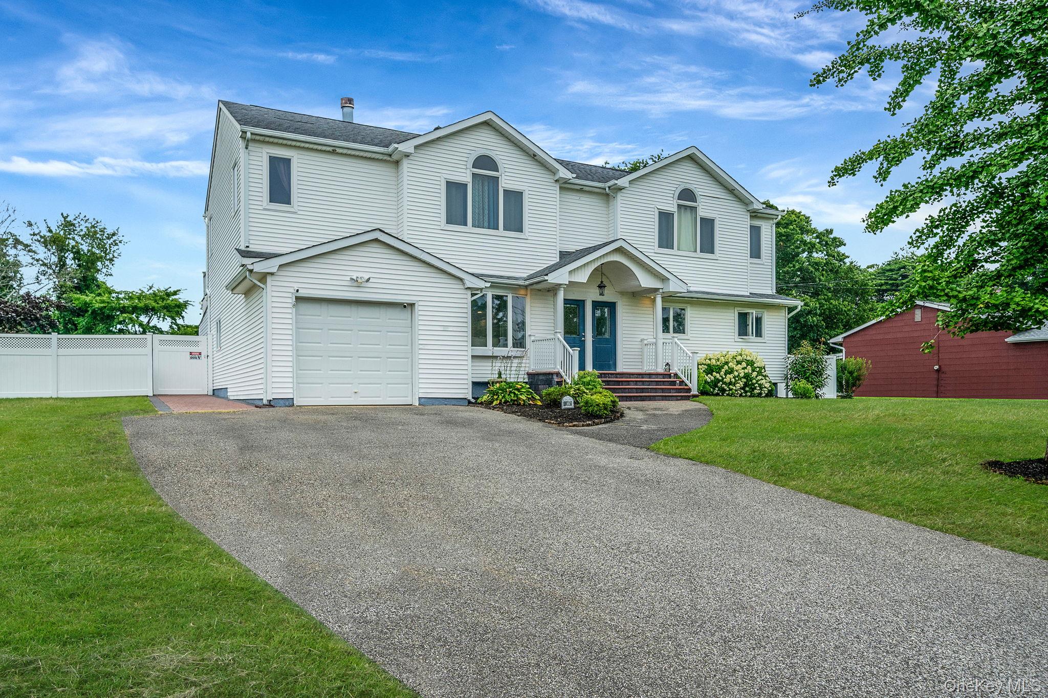 39 Aron Drive, Bohemia, NY 11716