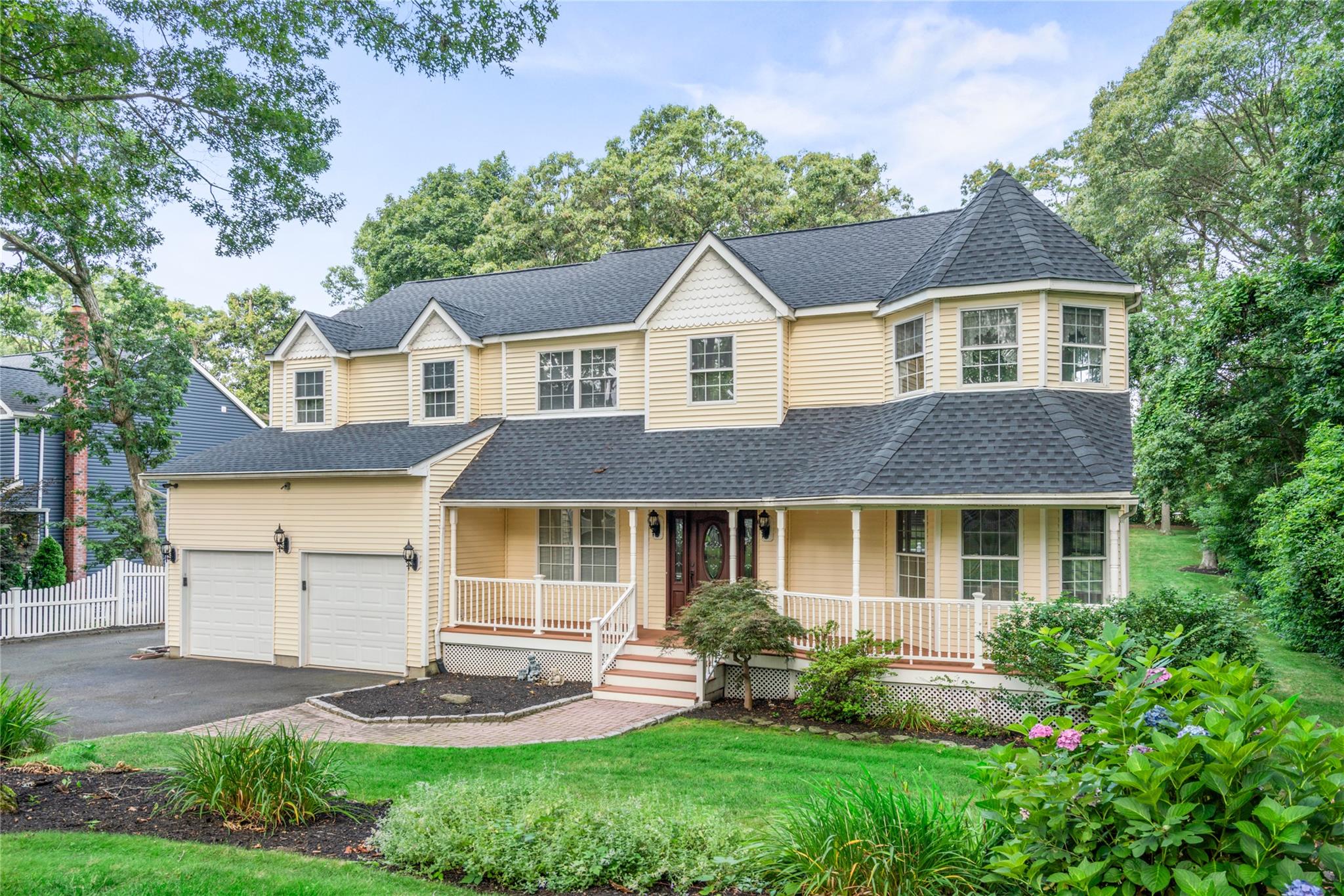 30 Lawrence Road, Kings Park, NY 11754