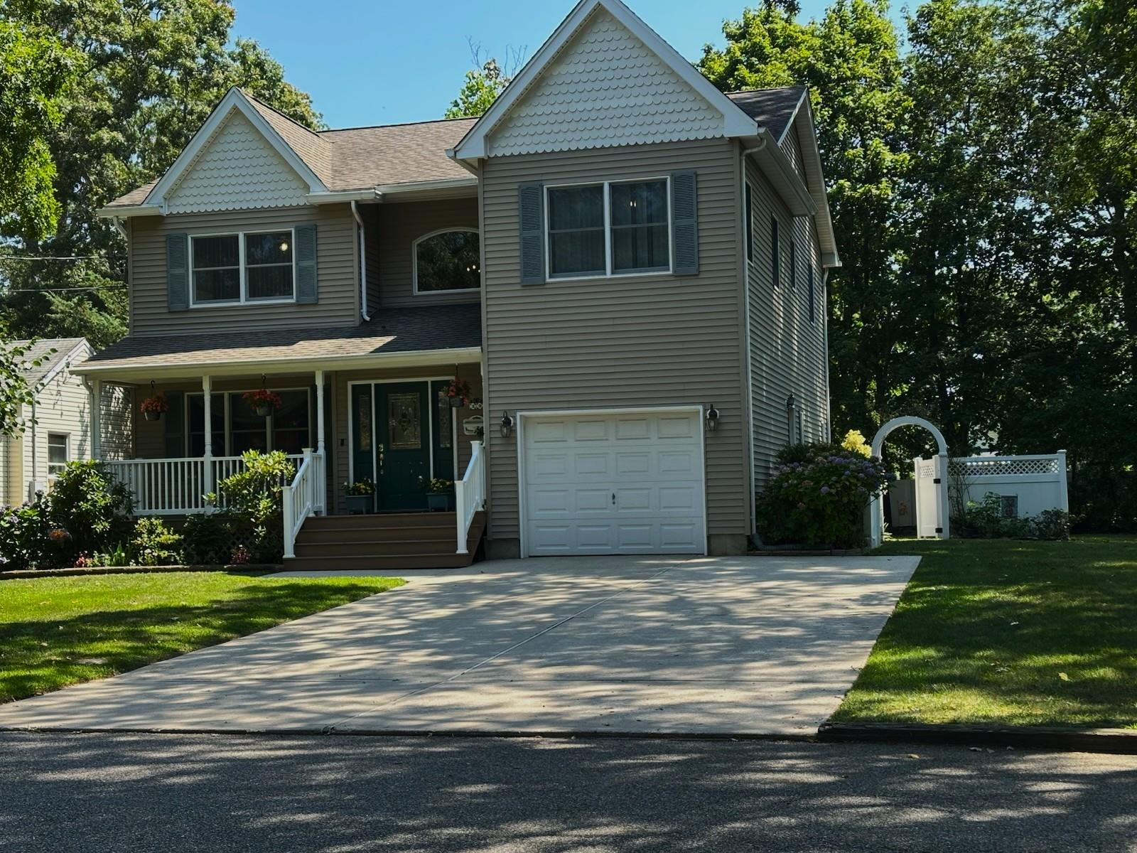 29 Bailey Avenue, Babylon, NY 11702