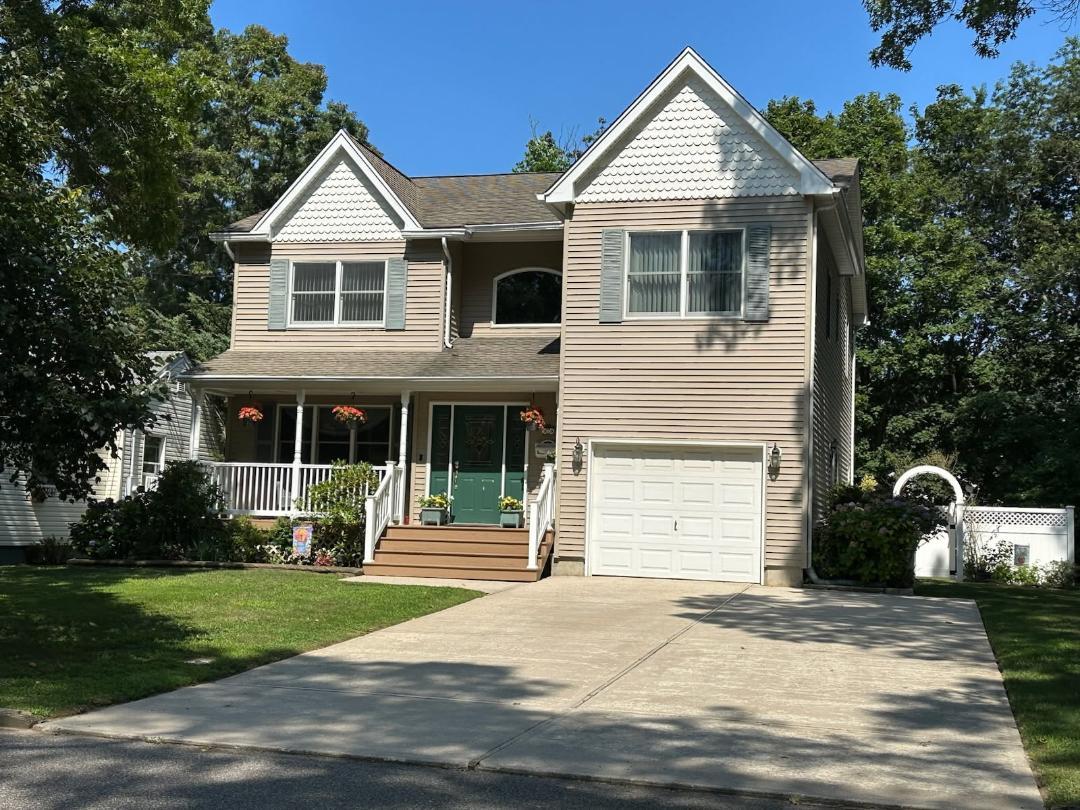 29 Bailey Avenue, Babylon, NY 11702