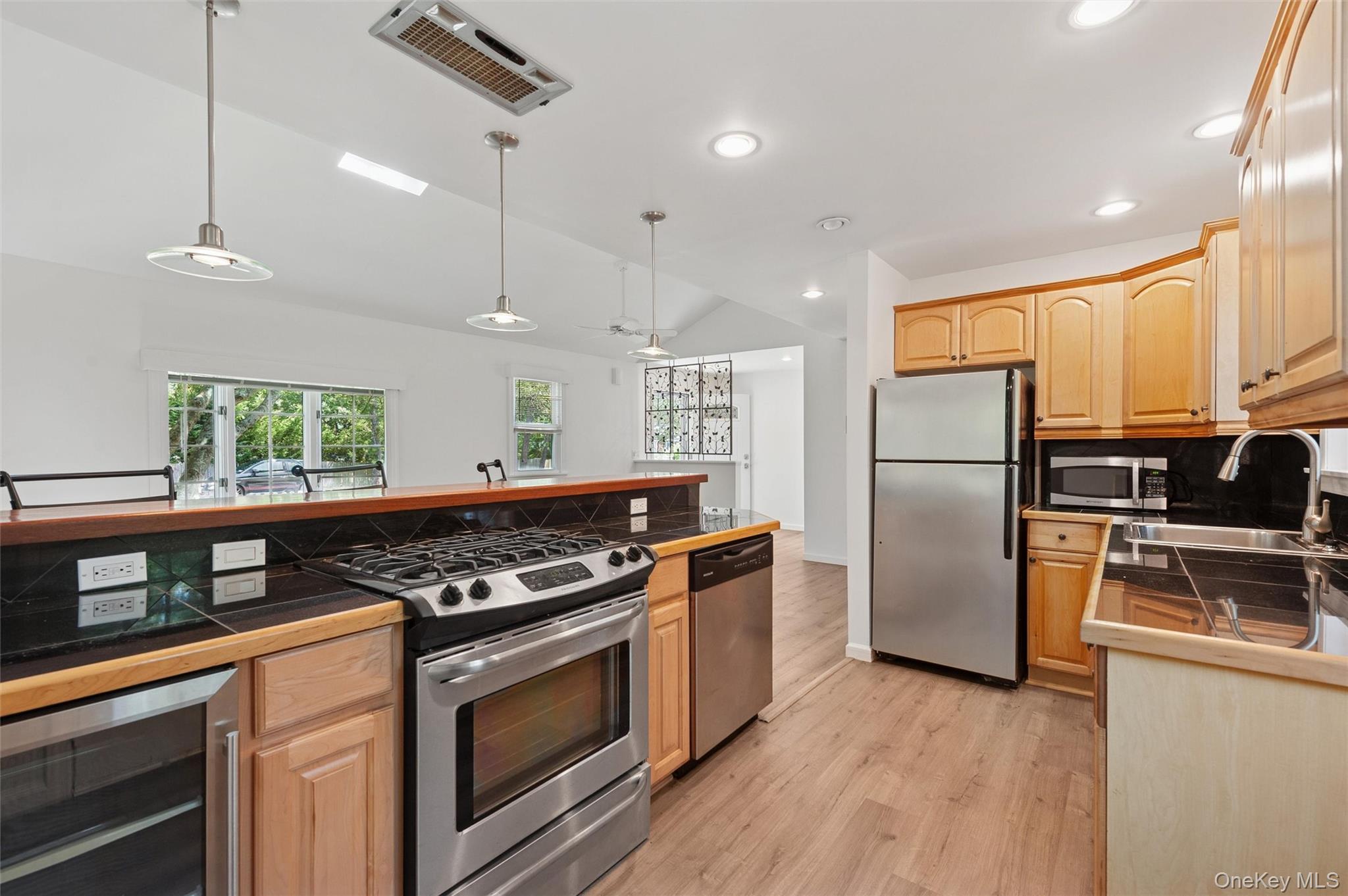 4 E End Avenue, East Quogue, NY 11942