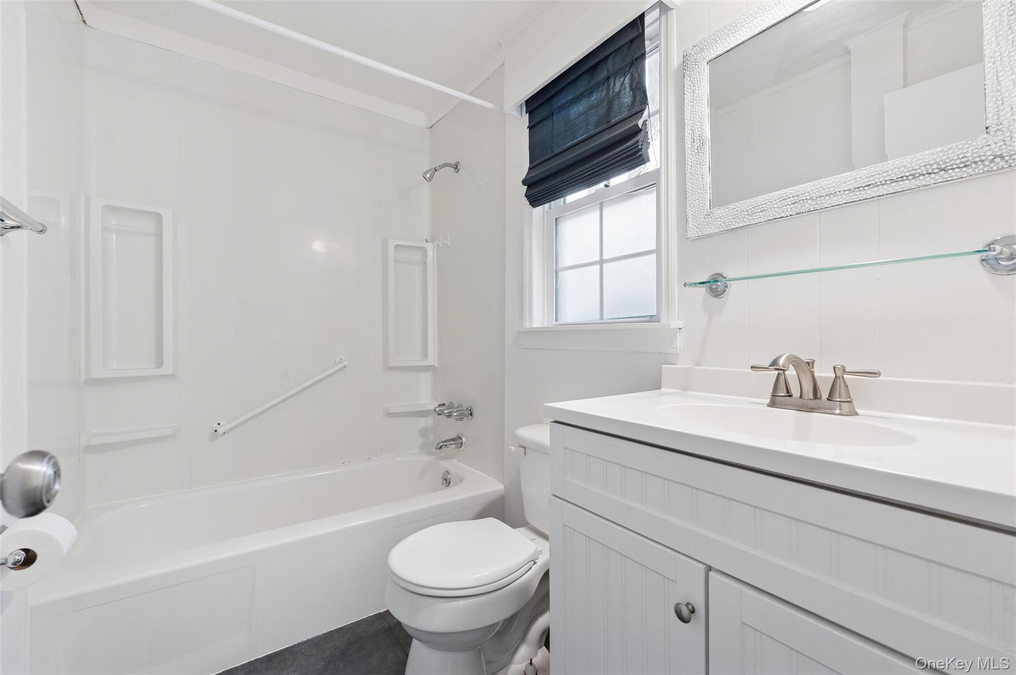 4 E End Avenue, East Quogue, NY 11942