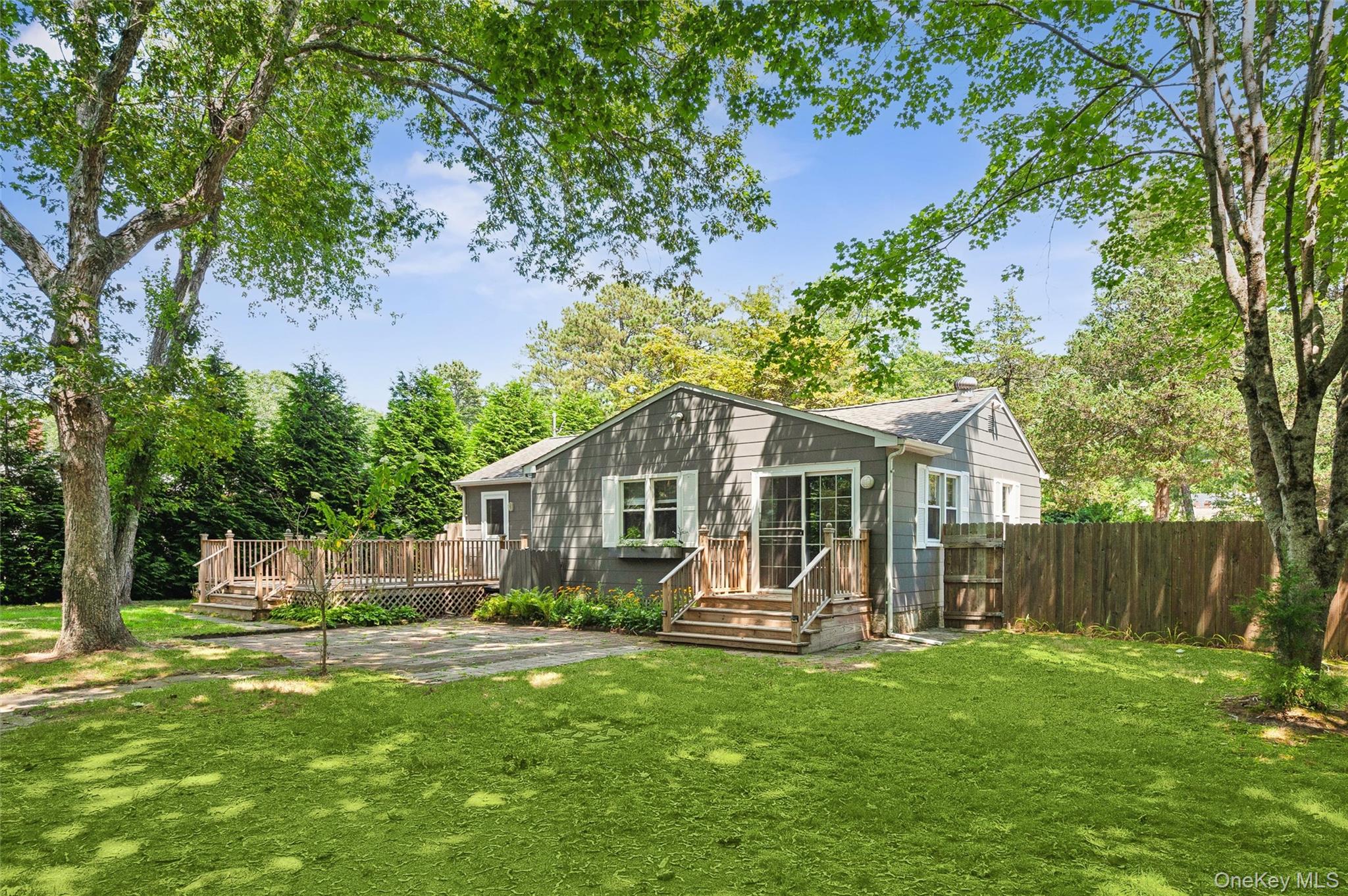 4 E End Avenue, East Quogue, NY 11942