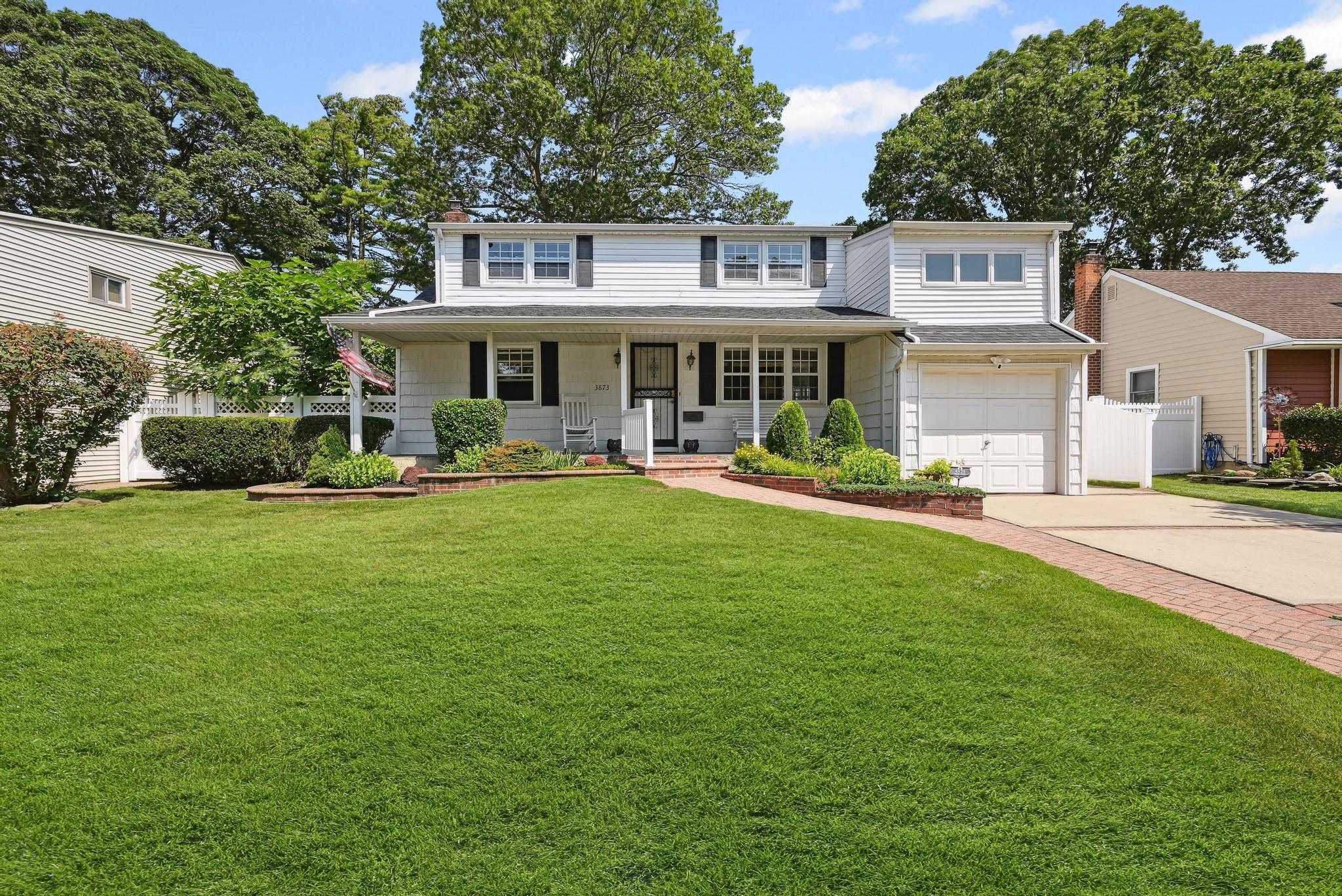 3873 Beechwood Place, Seaford, NY 11783