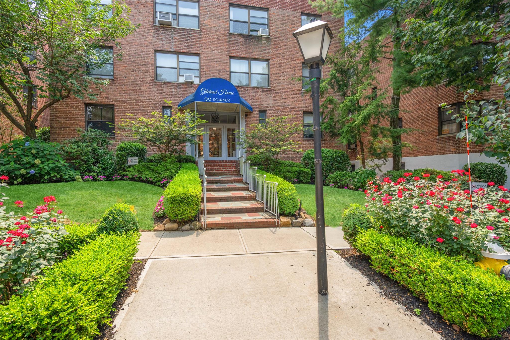 90 Schenck Avenue # 2L, Great Neck Plaza, NY 11021