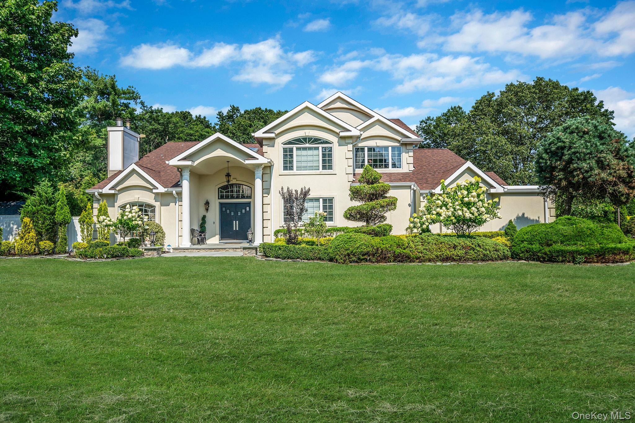 14 Arrowood Drive, Saint James, NY 11780