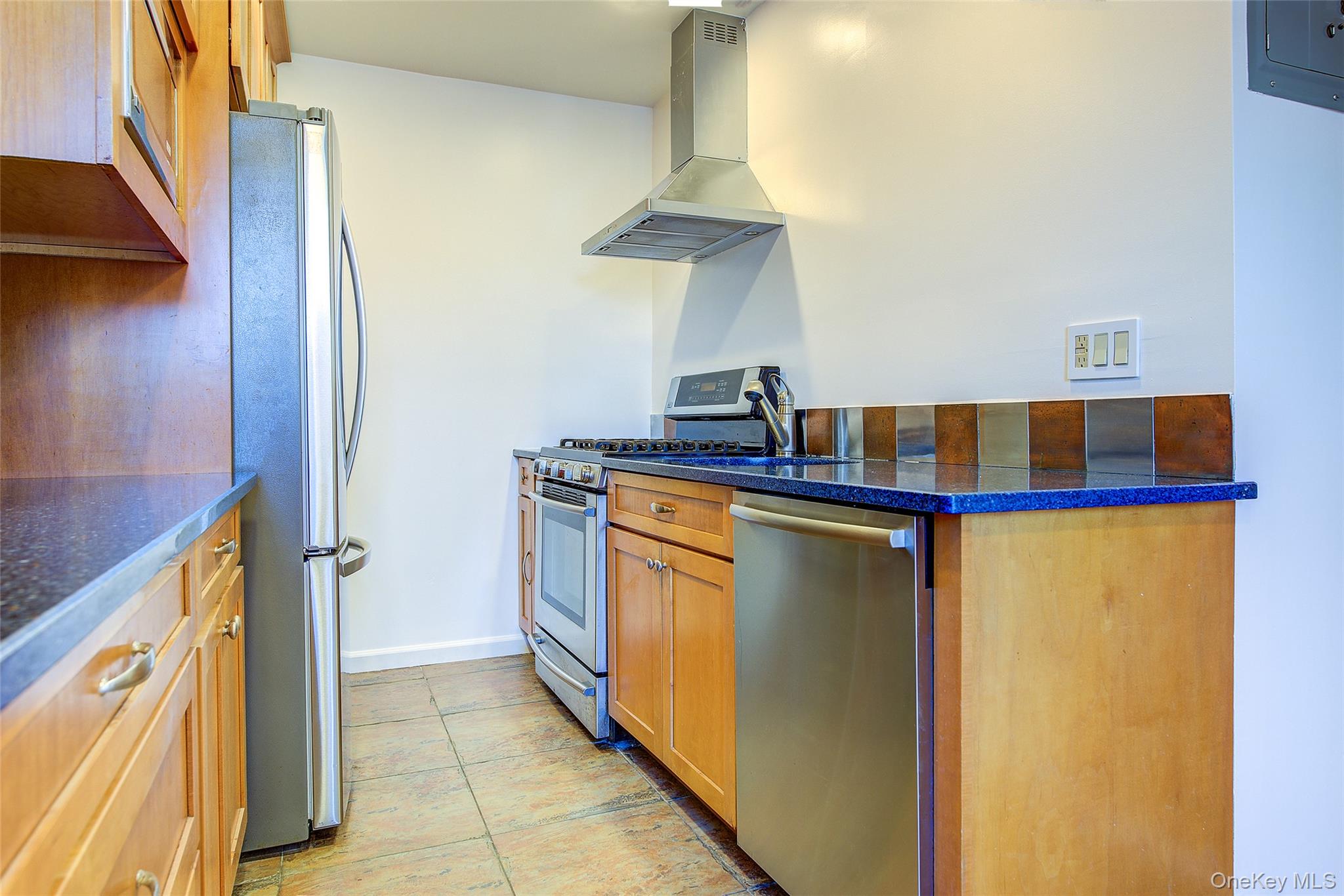 64-85 Saunders Street # D3, Rego Park, NY 11375