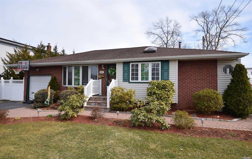 291 W 4th Street, Deer Park, NY 11729