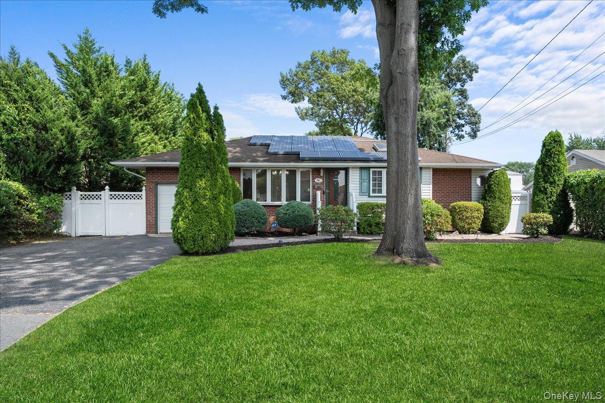291 W 4th Street, Deer Park, NY 11729