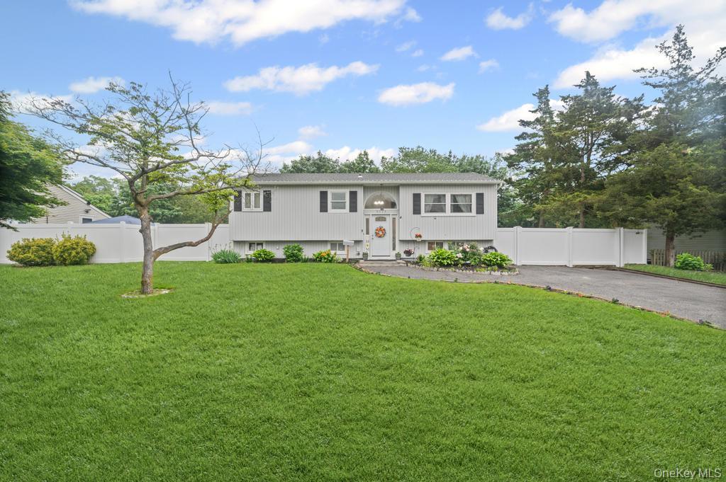 3115 Heather Avenue, Medford, NY 11763